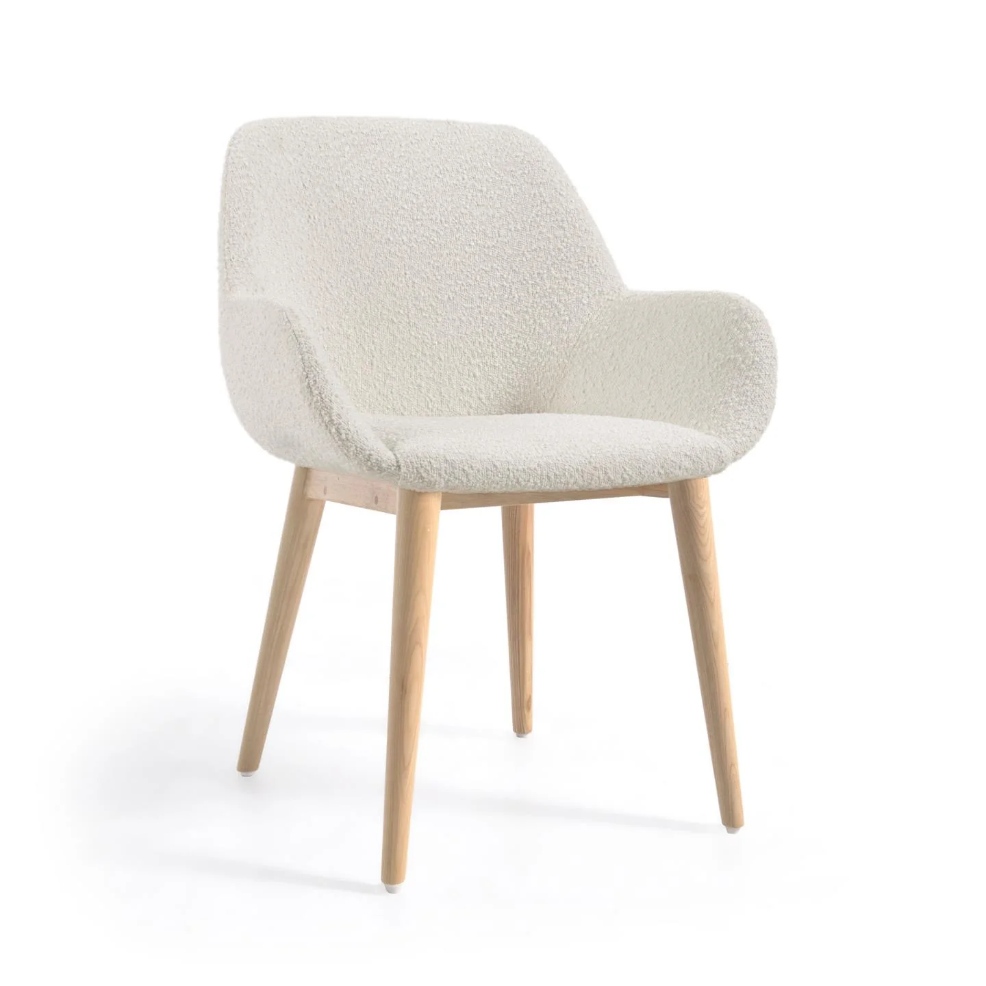 Konna Stuhl mit Bouclé-Bezug weiß Beine aus massivem Eschenholz mit natürlichem Finish