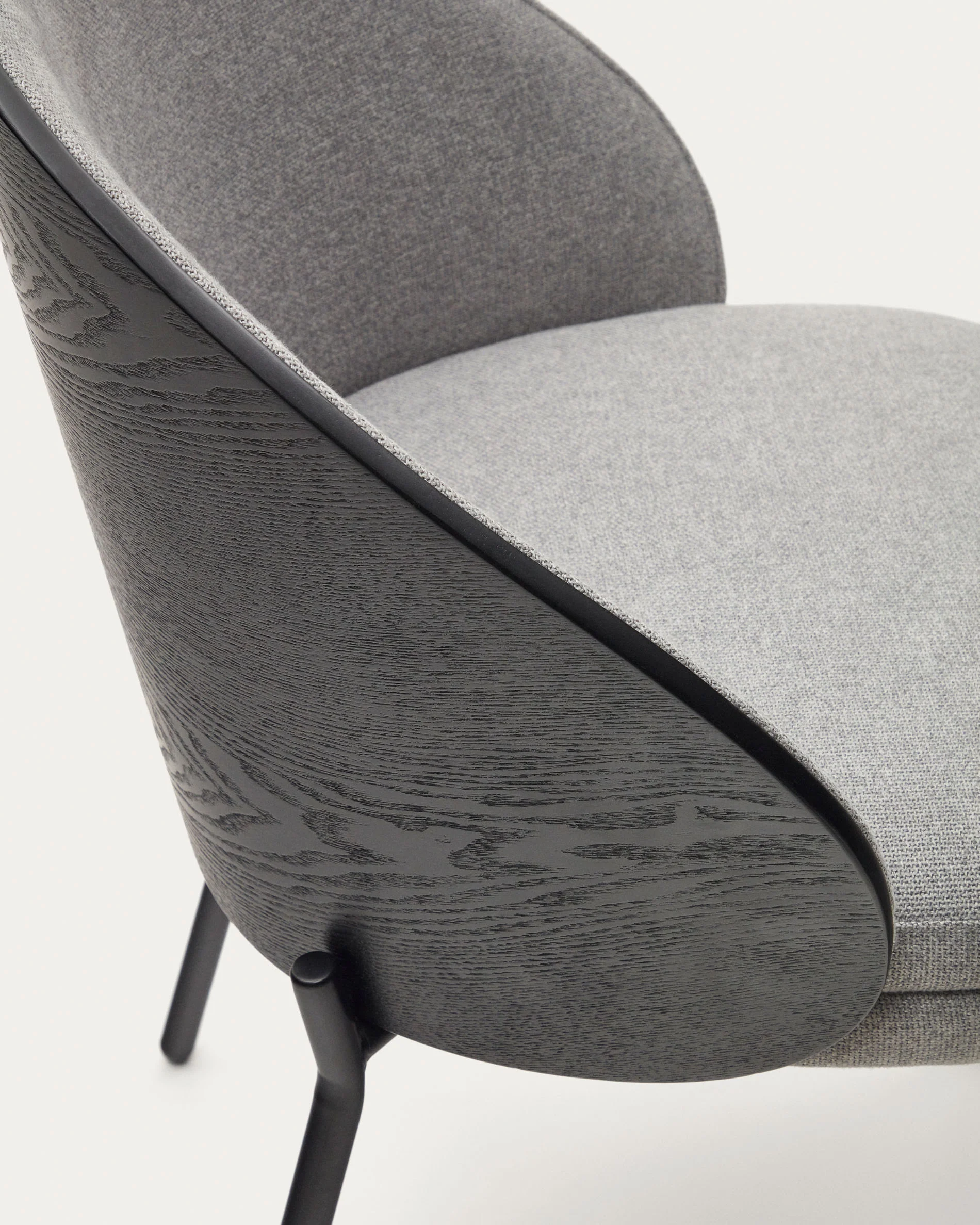 Eamy Stuhl hellgrau Eschenfurnier mit schwarzem Finish und Metall in Schwarz - Image 10