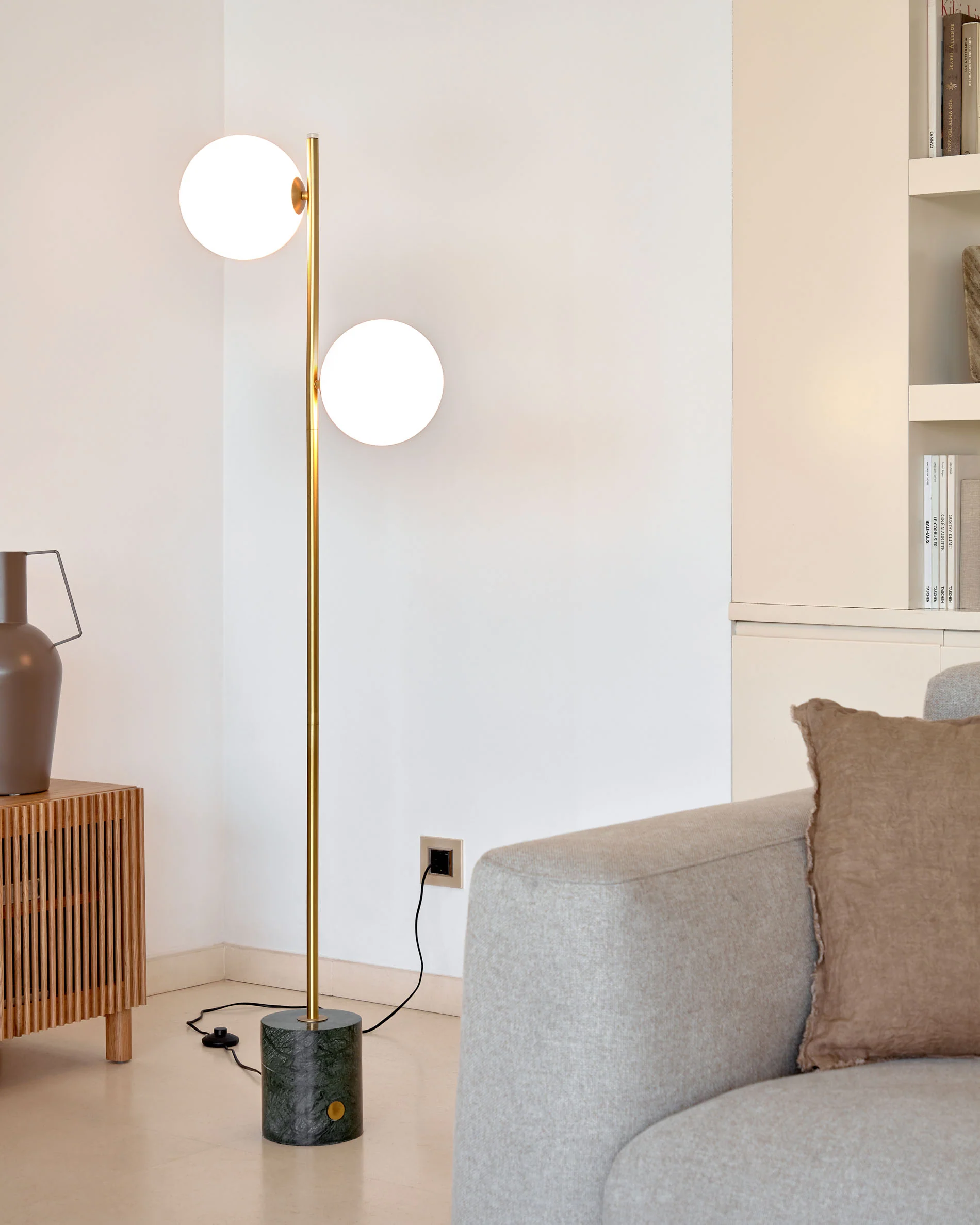 Lonela Stehlampe aus Marmor mit grünem Finish - Image 2
