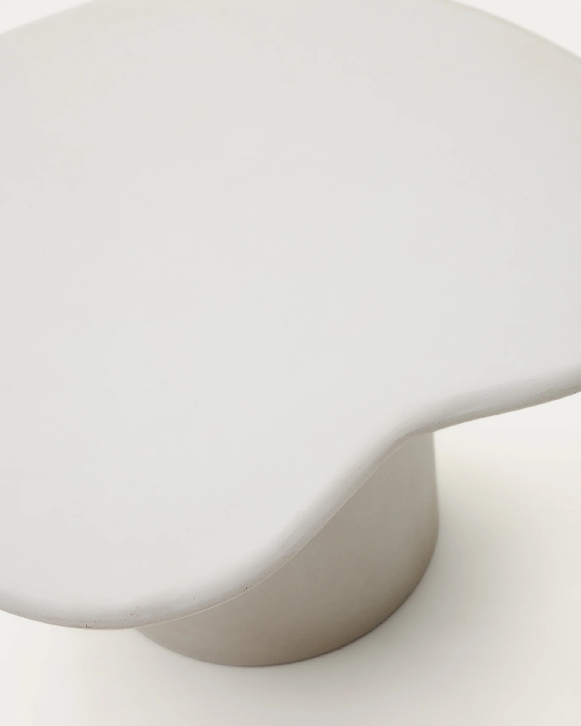 Macarella Couchtisch aus weißem Zement 83 x 77 cm - Image 6
