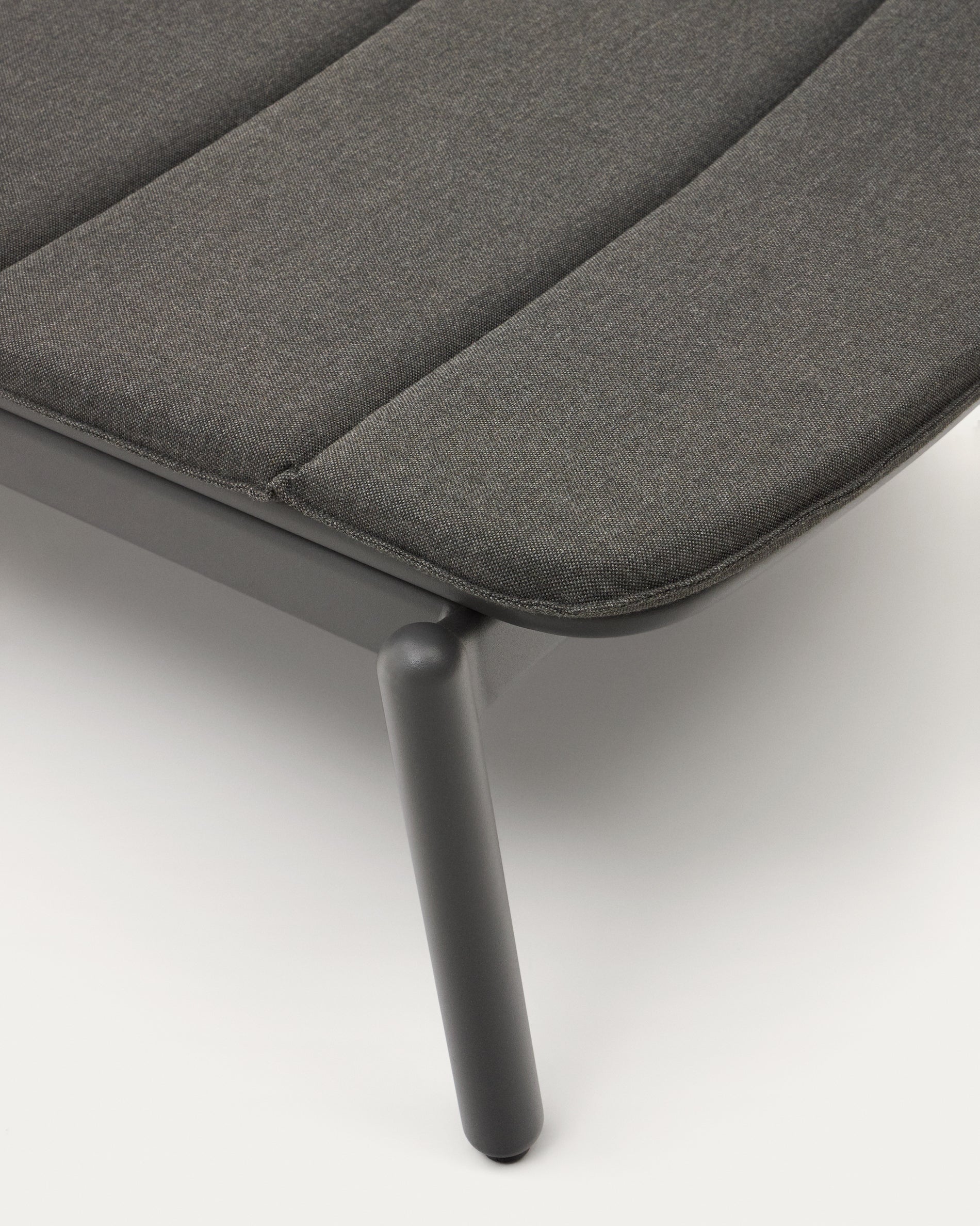 Marcona Sonnenliege für den Außenbereich aus Aluminium mit schwarzer Lackierung. - Image 7