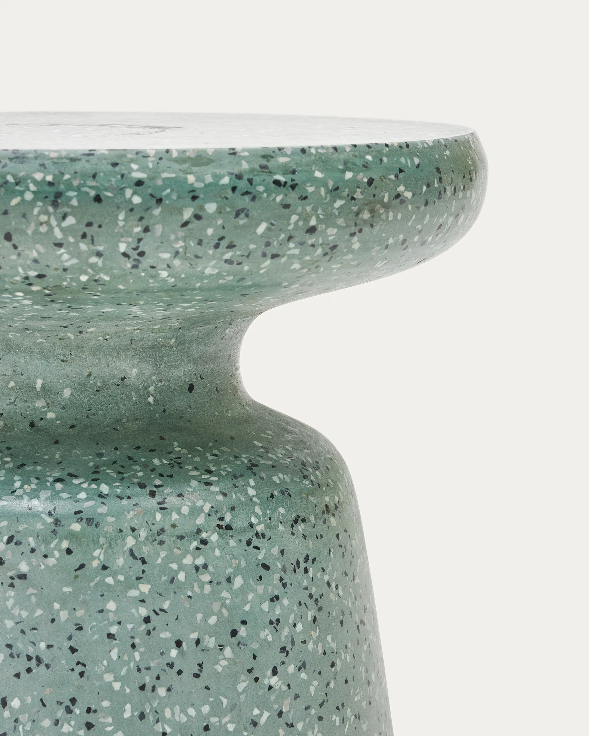 Mesquida Outdoor Beistelltisch aus grünem Terrazzo Ø 39 cm - Image 6