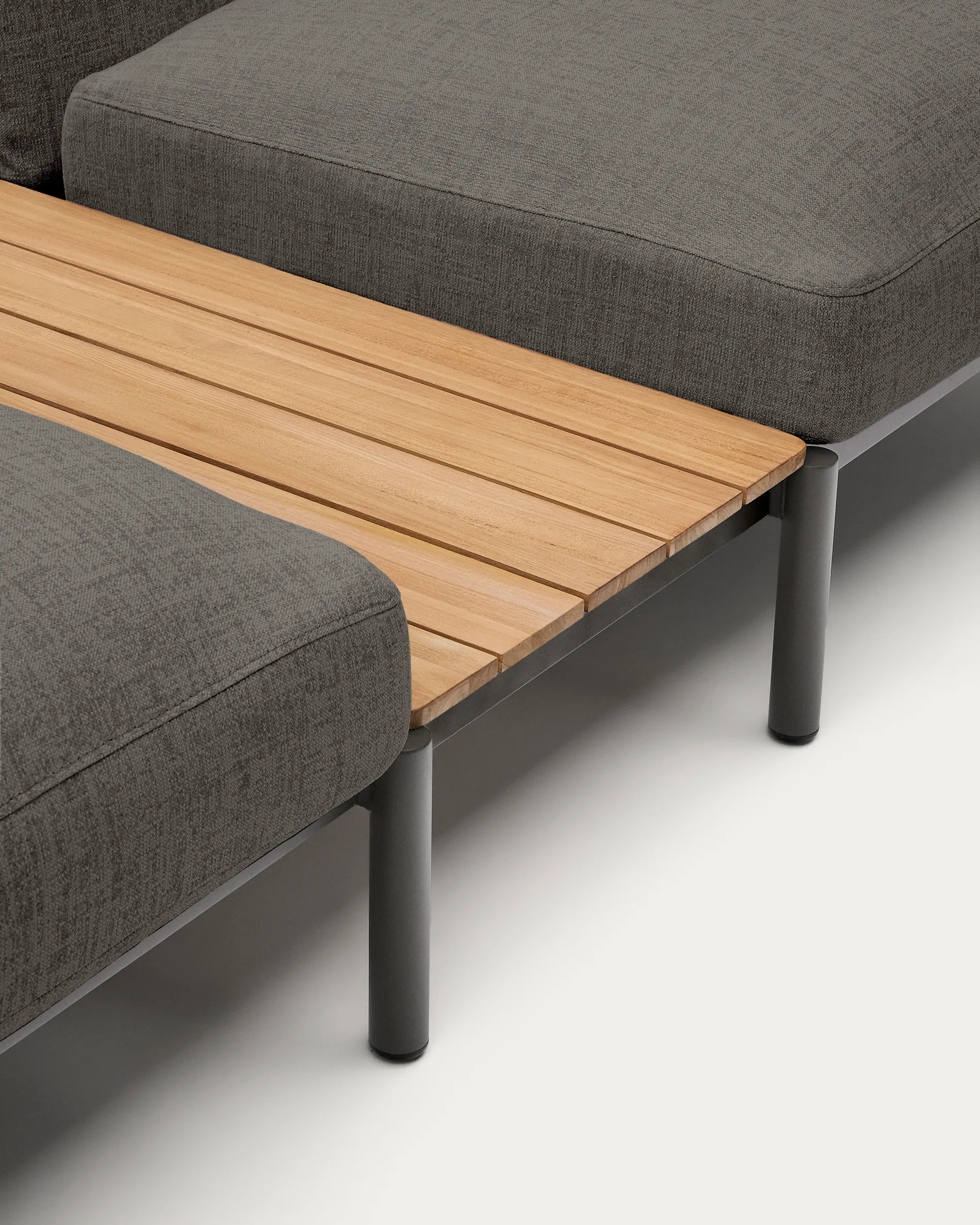 Modulares Outdoor-Ecksofa Sorells mit 5 Sitzplätzen mit grauer Polsterung und grauem Aluminium, mit Tischen aus Teakholz, 277 x 446 cm, FSC 100 % - Image 5