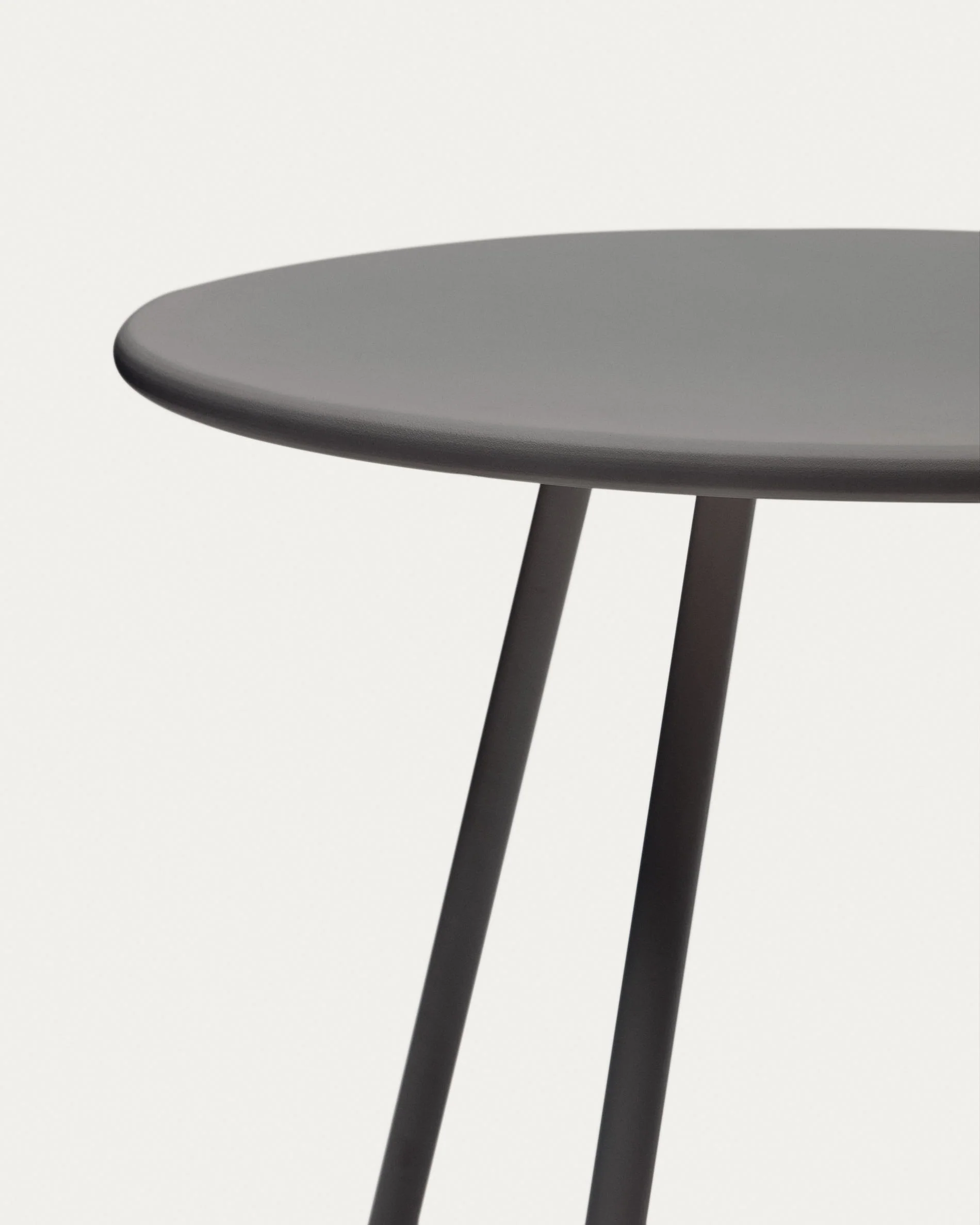 Montjoi runder Gartentisch aus Stahl mit grauem Finish Ø 70 cm - Image 5