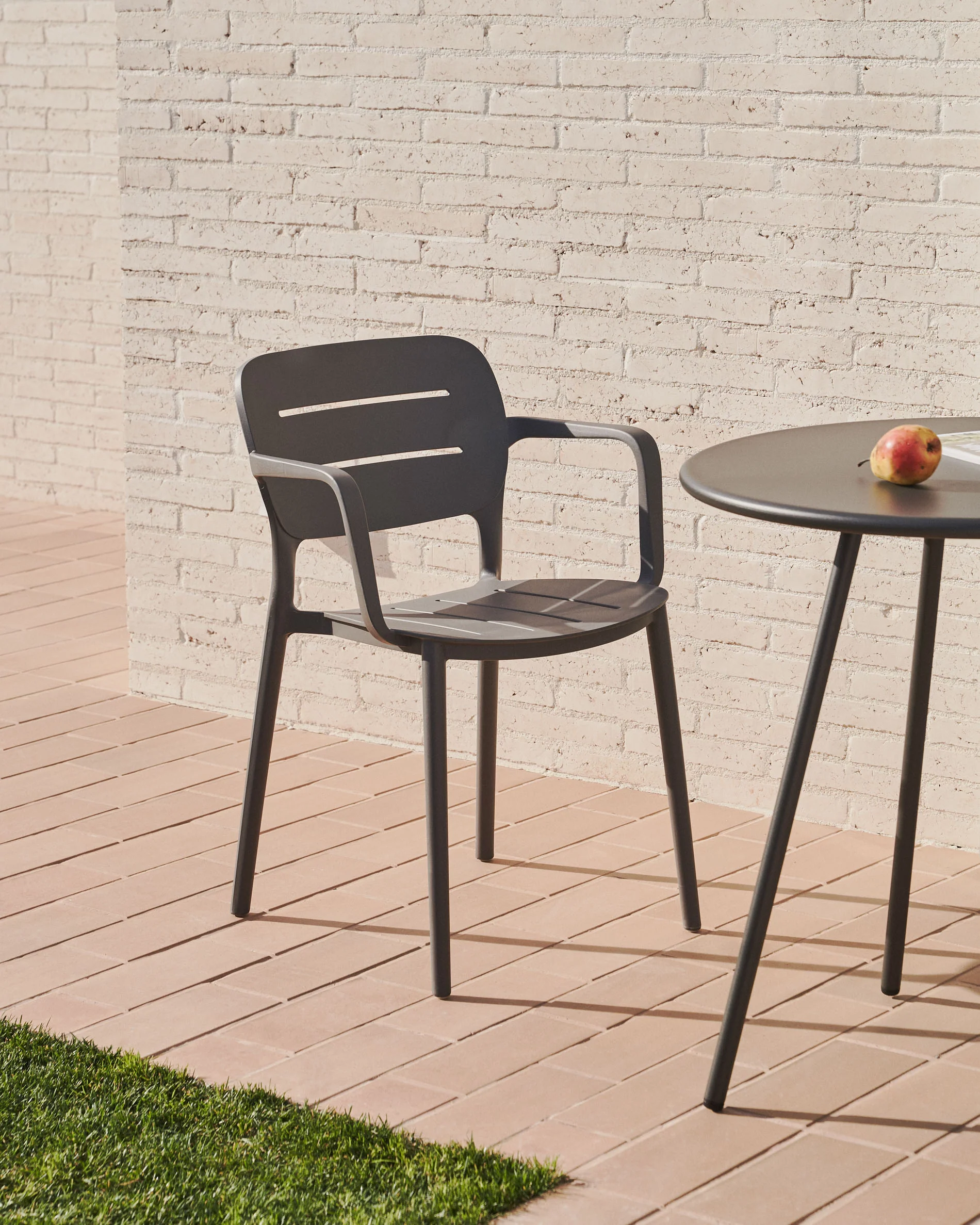 Morella stapelbarer Outdoor-Stuhl in Grau - Image 12