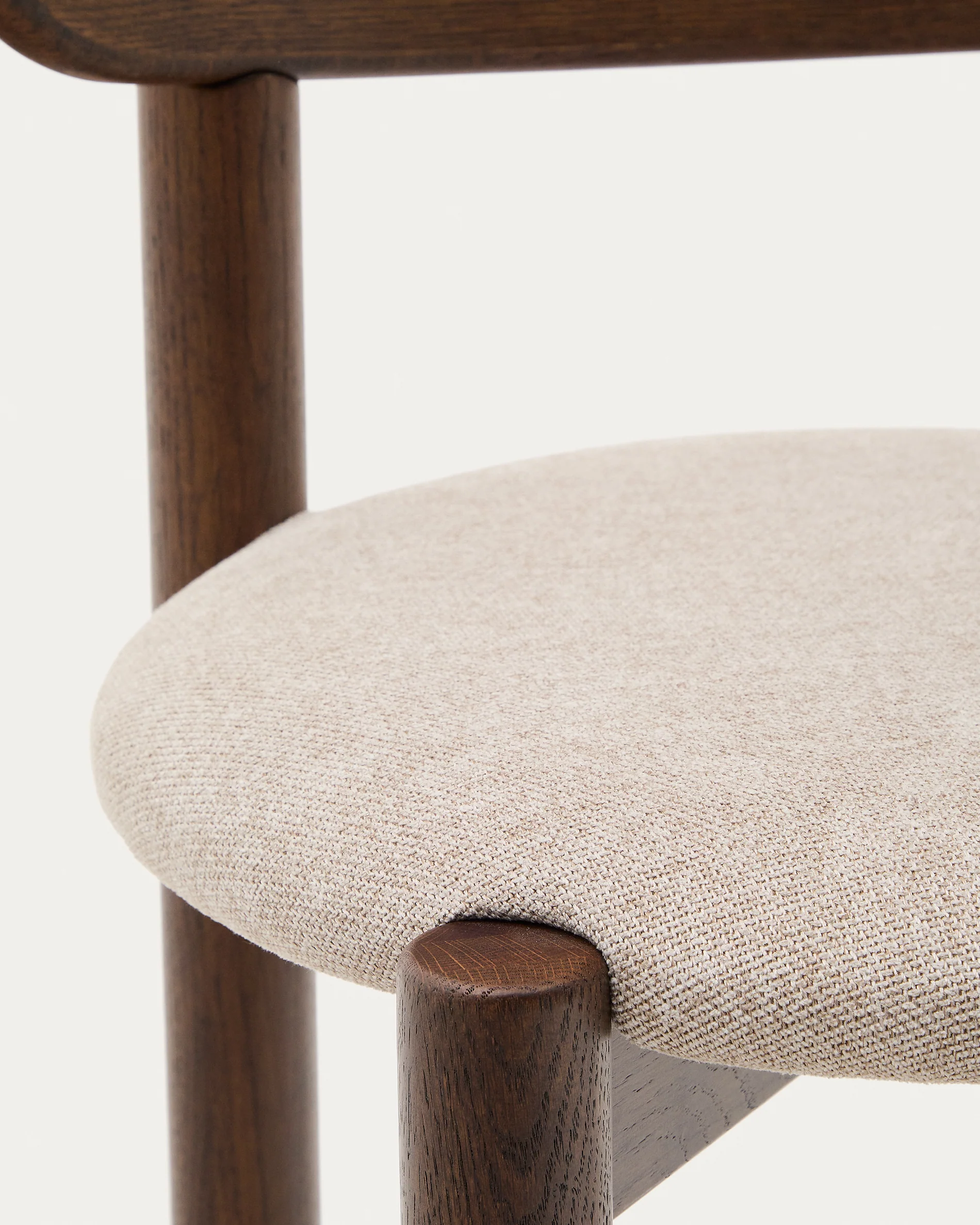 Nebai Stuhl aus brauner Chenille und Gestell aus massivem Eichenholz mit Nussholz Finish F - Image 10