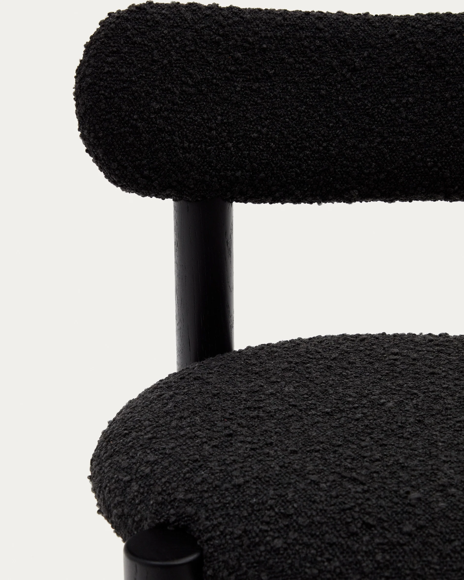 Nebai Stuhl aus schwarzem Bouclé und massivem Eichenholz mit schwarzem Finish - Image 11