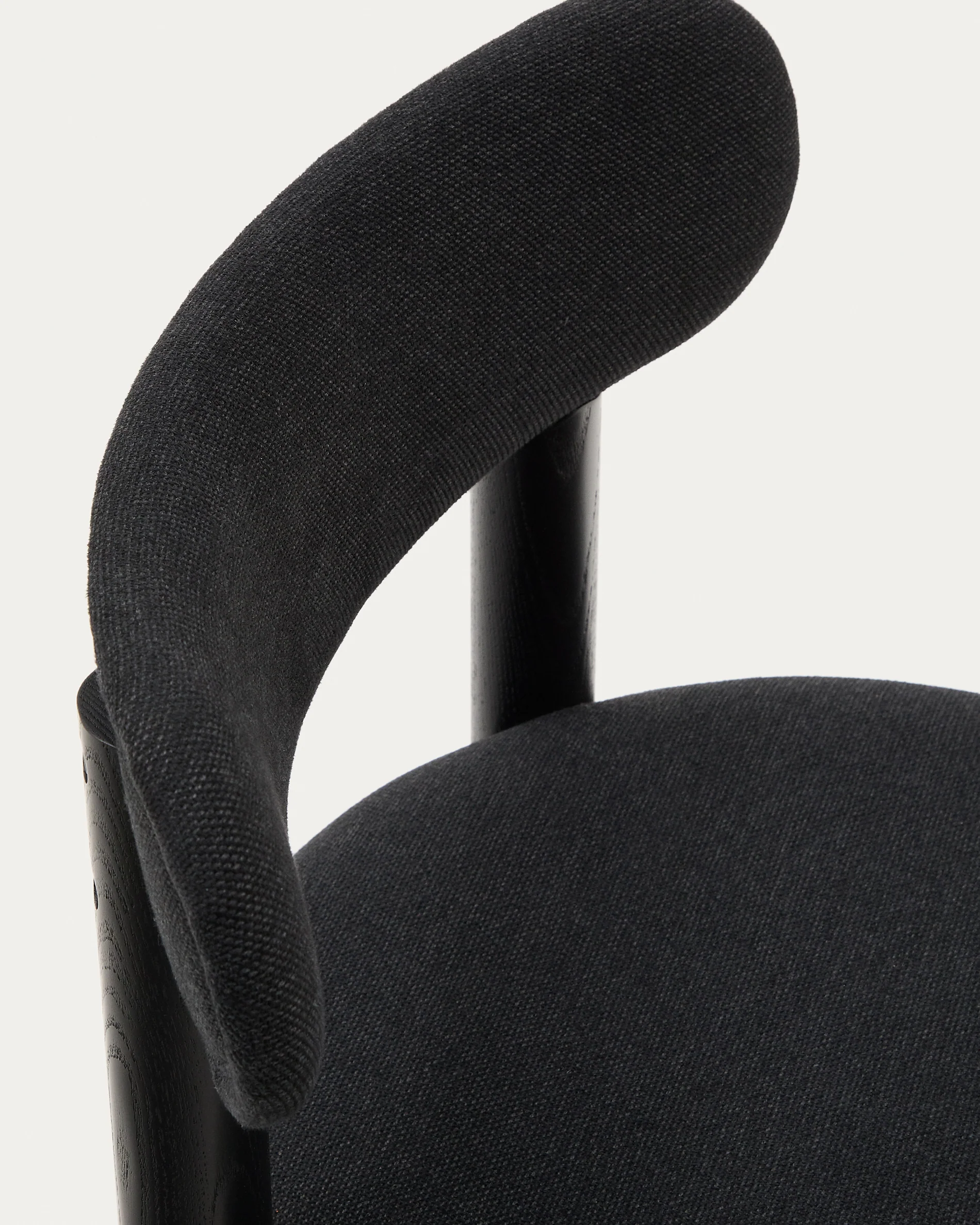 Nebai Stuhl mit schwarzer Chenille und Gestell aus massivem Eichenholz mit schwarzem Finis - Image 9