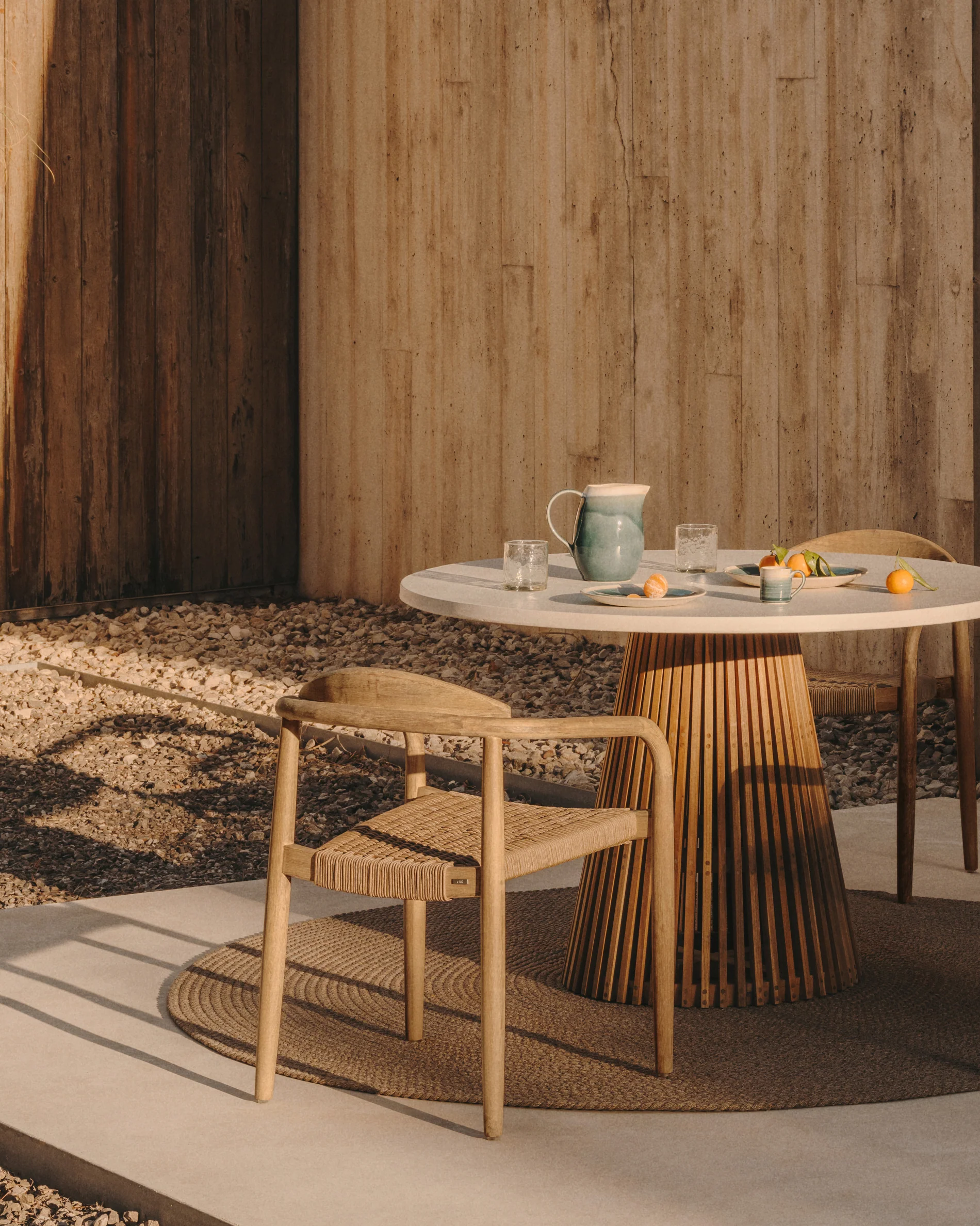 Nina stapelbarer In/Outdoor-Stuhl aus massivem Akazienholz und Seil in Beige FSC 100% - Image 3