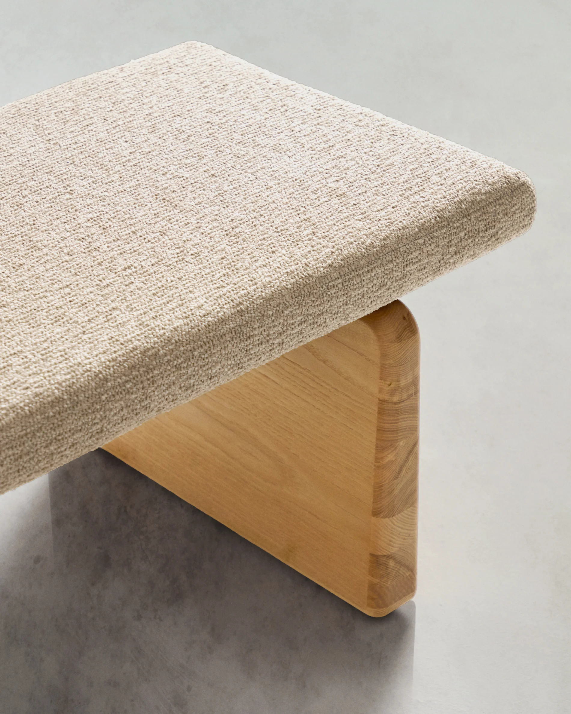 Polsterbank Topaz beige Chenille und massives Eschenholz mit natürlichem Finish 150cm FSC 100% - Image 5