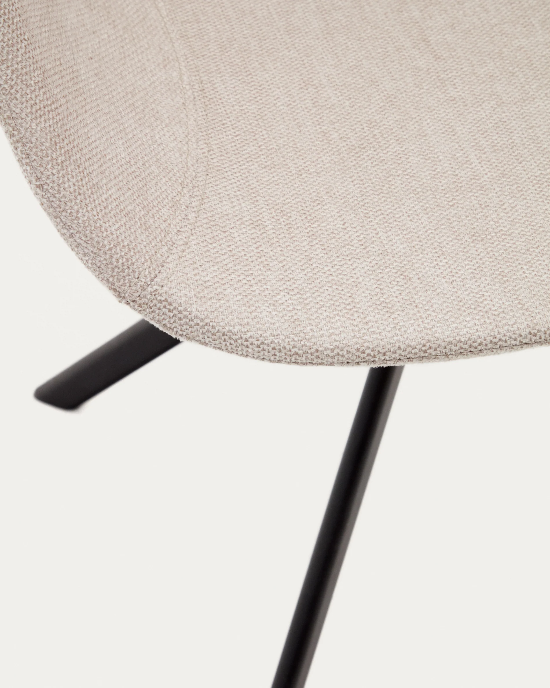 Tissiana rückdrehender Drehstuhl beige Chenille und mattschwarzer Stahl - Image 10
