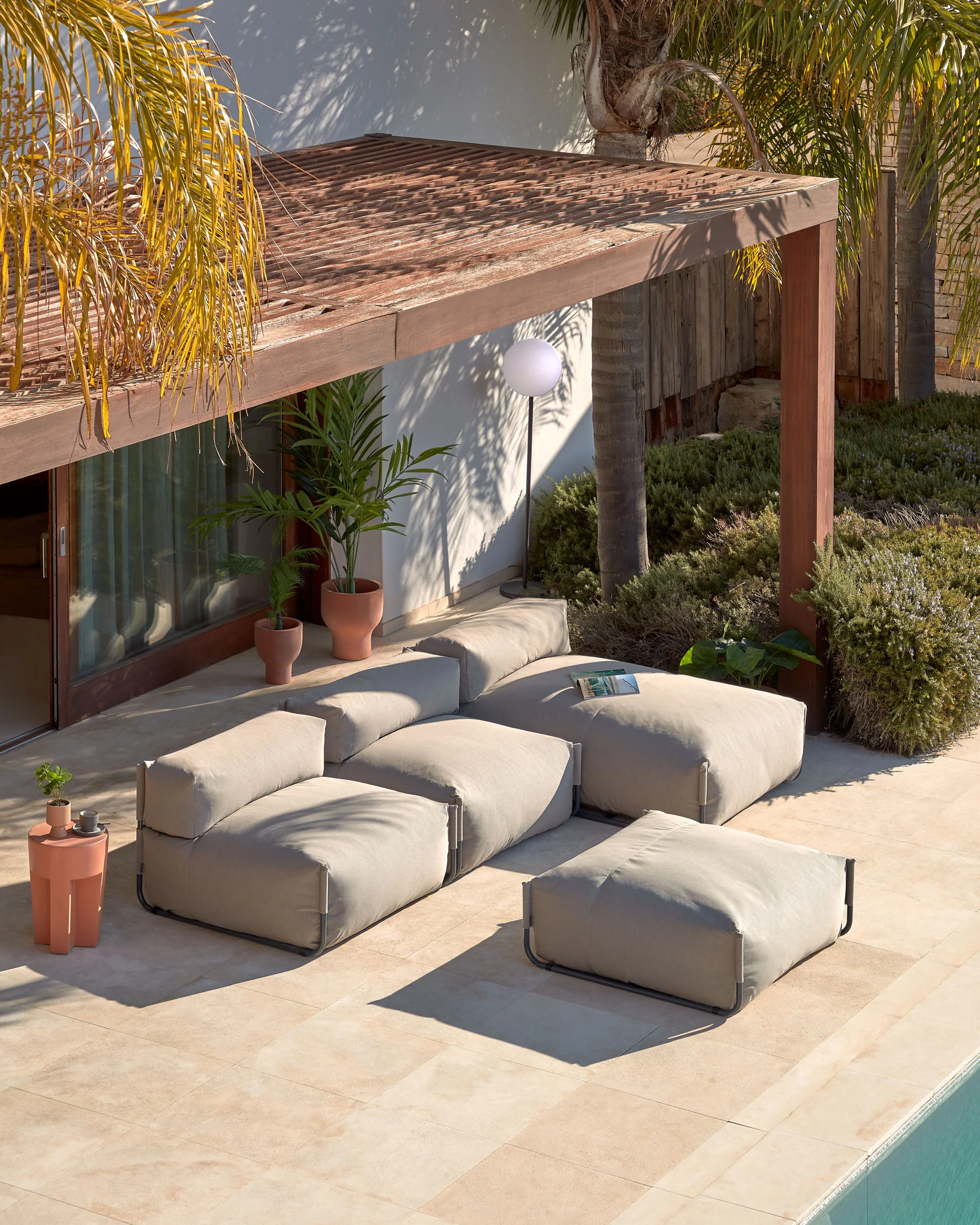Square Puff Modularsofa m. Rückenlehne 100% outdoor grün und Aluminium schwarz 101 x 101cm - Image 3