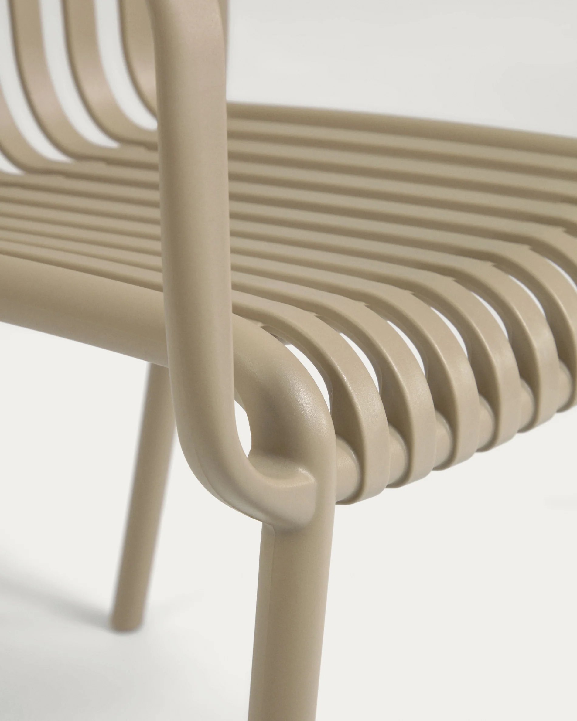 Stapelbarer Outdoor Stuhl Isabellini beige - Image 10