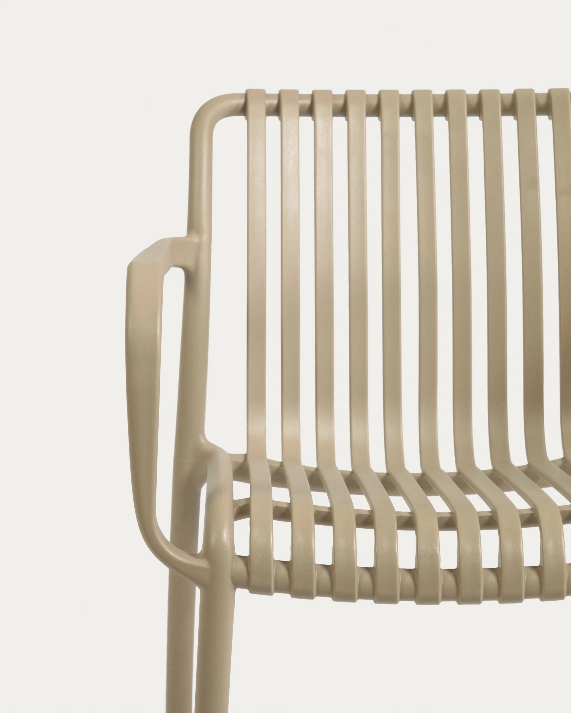 Stapelbarer Outdoor Stuhl Isabellini beige - Image 11