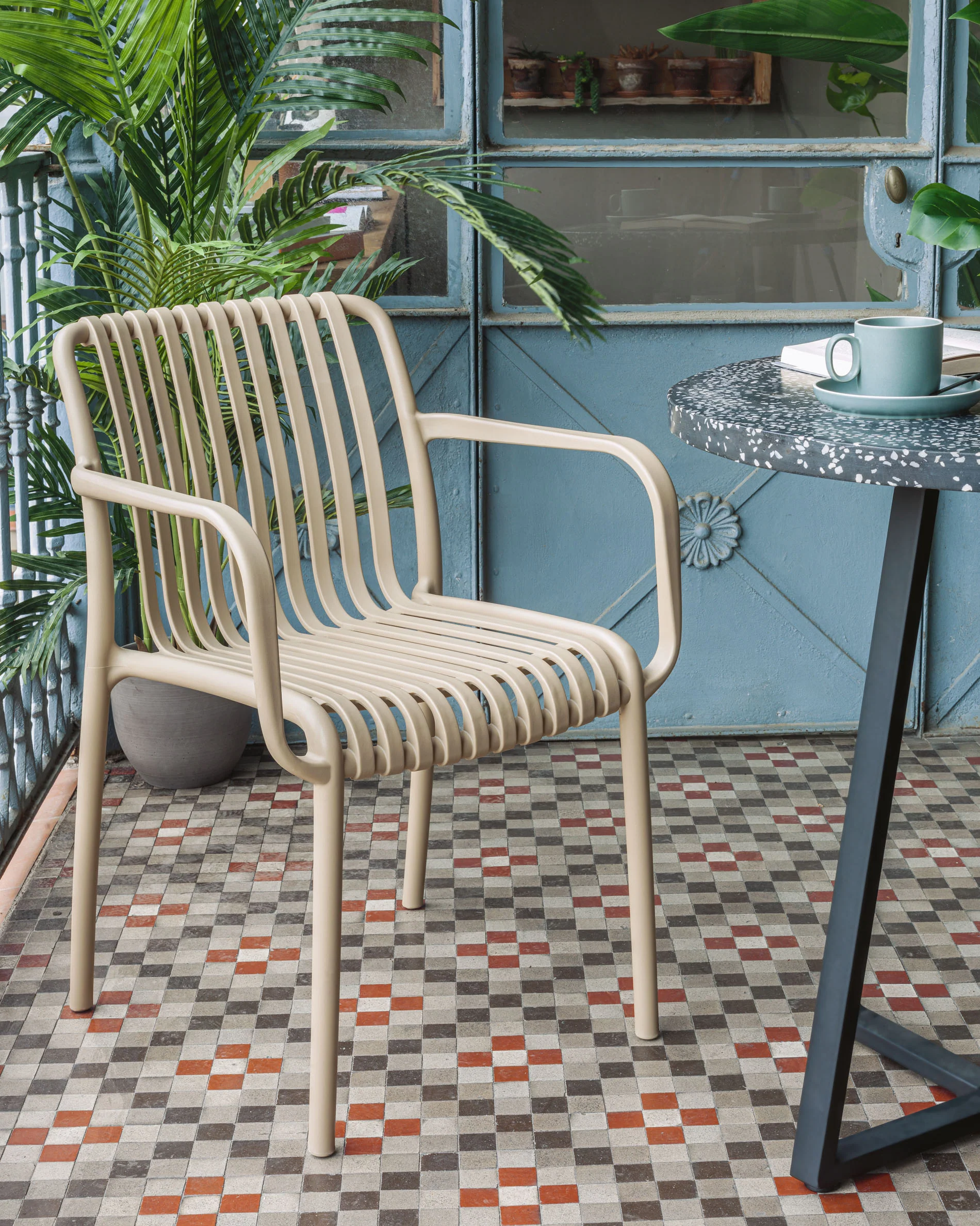 Stapelbarer Outdoor Stuhl Isabellini beige - Image 2