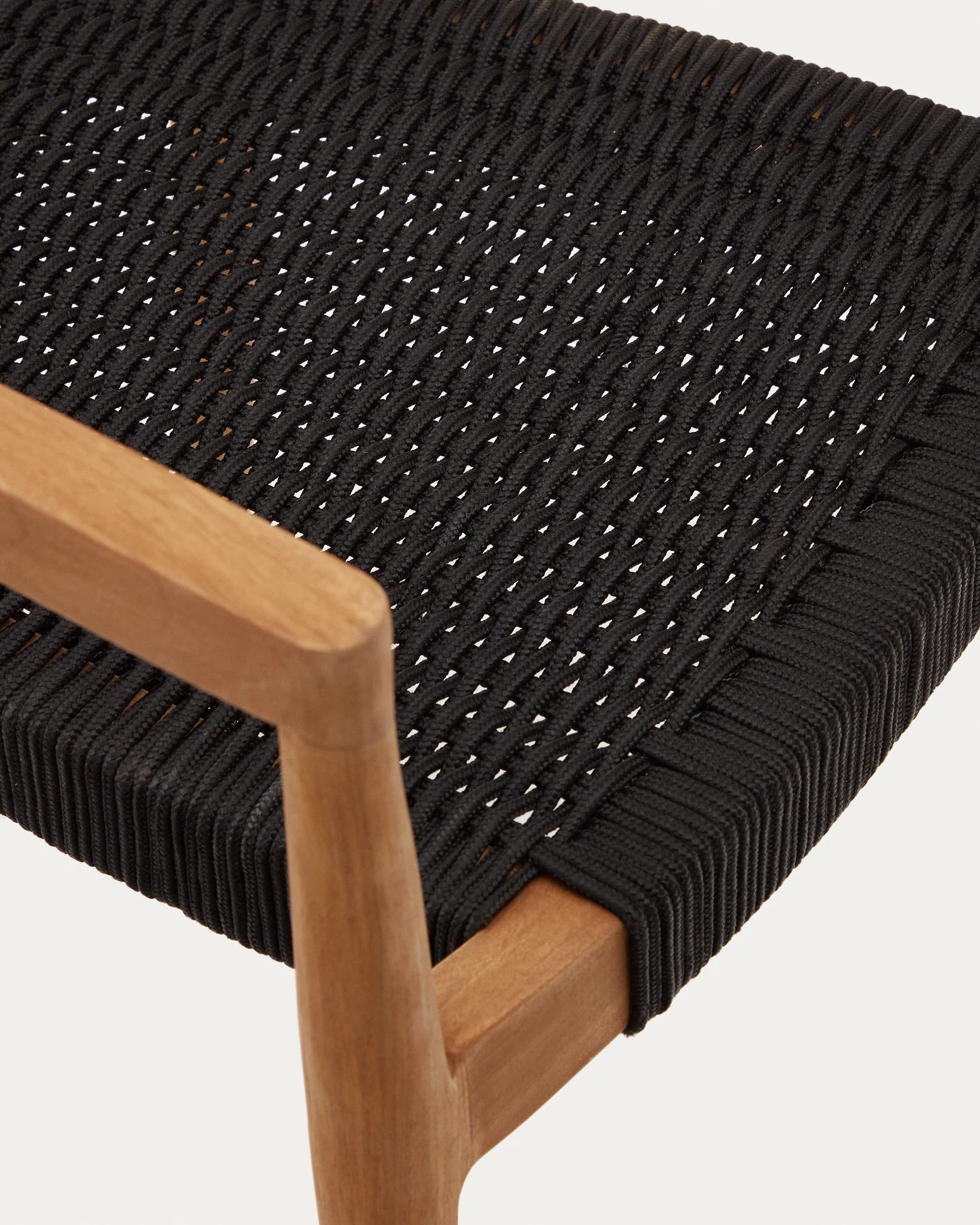 Ydalia stapelbarer Outdoor-Stuhl aus massivem Teakholz natürliches Finish schwarzes Seil - Image 12