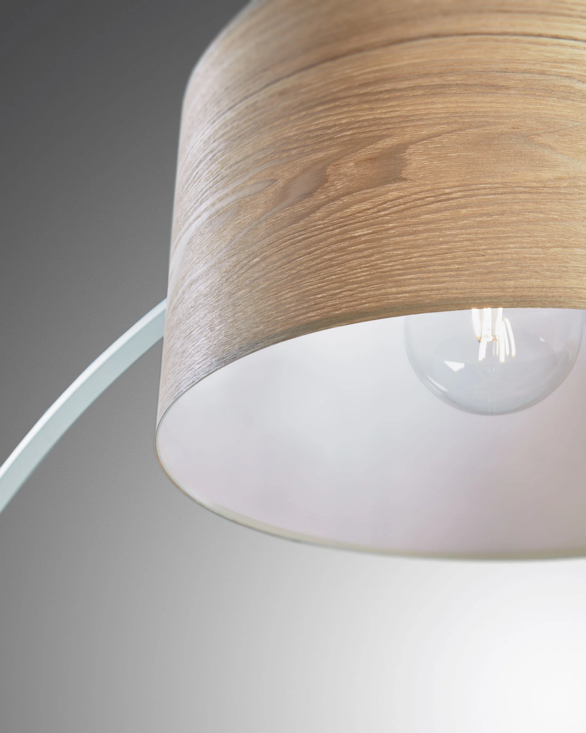 Stehlampe Juhe aus Eschenholzfurnier, Metall und weißem Marmor - Image 4