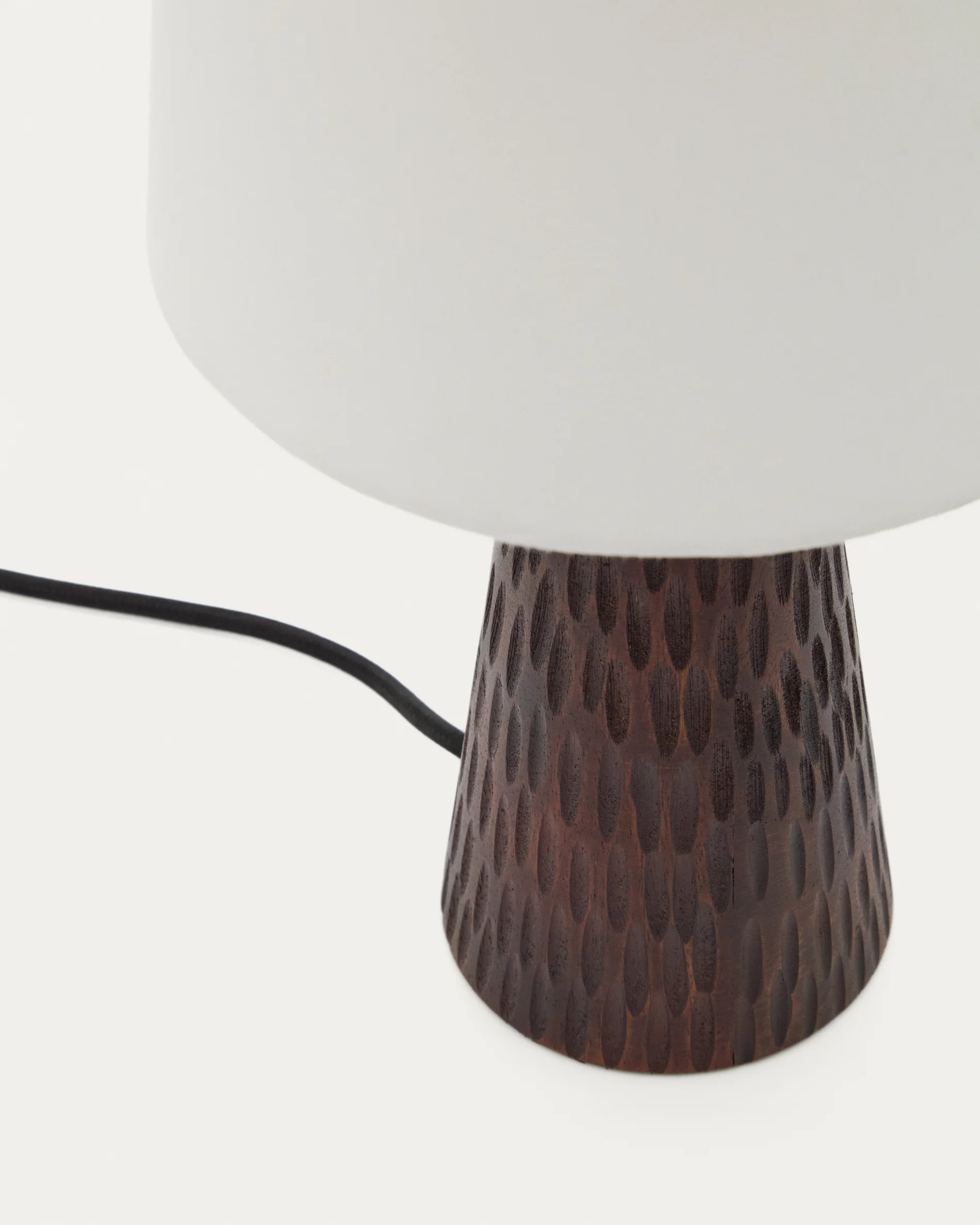 Tischleuchte Amire aus Holz mit dunklem Finish - Image 2
