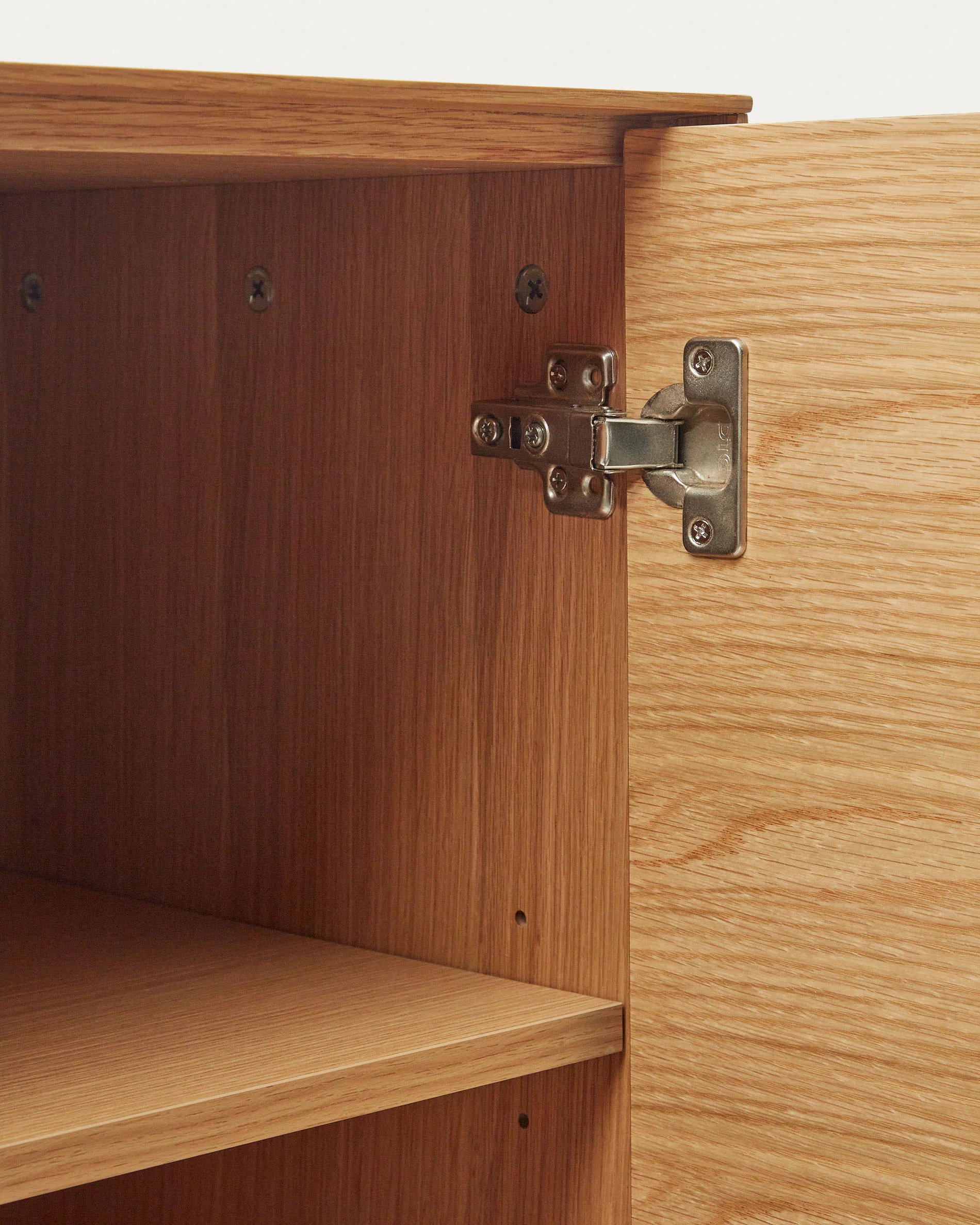 Vedrana Highboard 4 Türen aus Eichenfurnier und Stahlbeine in Schwarz 97,5 x 160 cm - Image 11