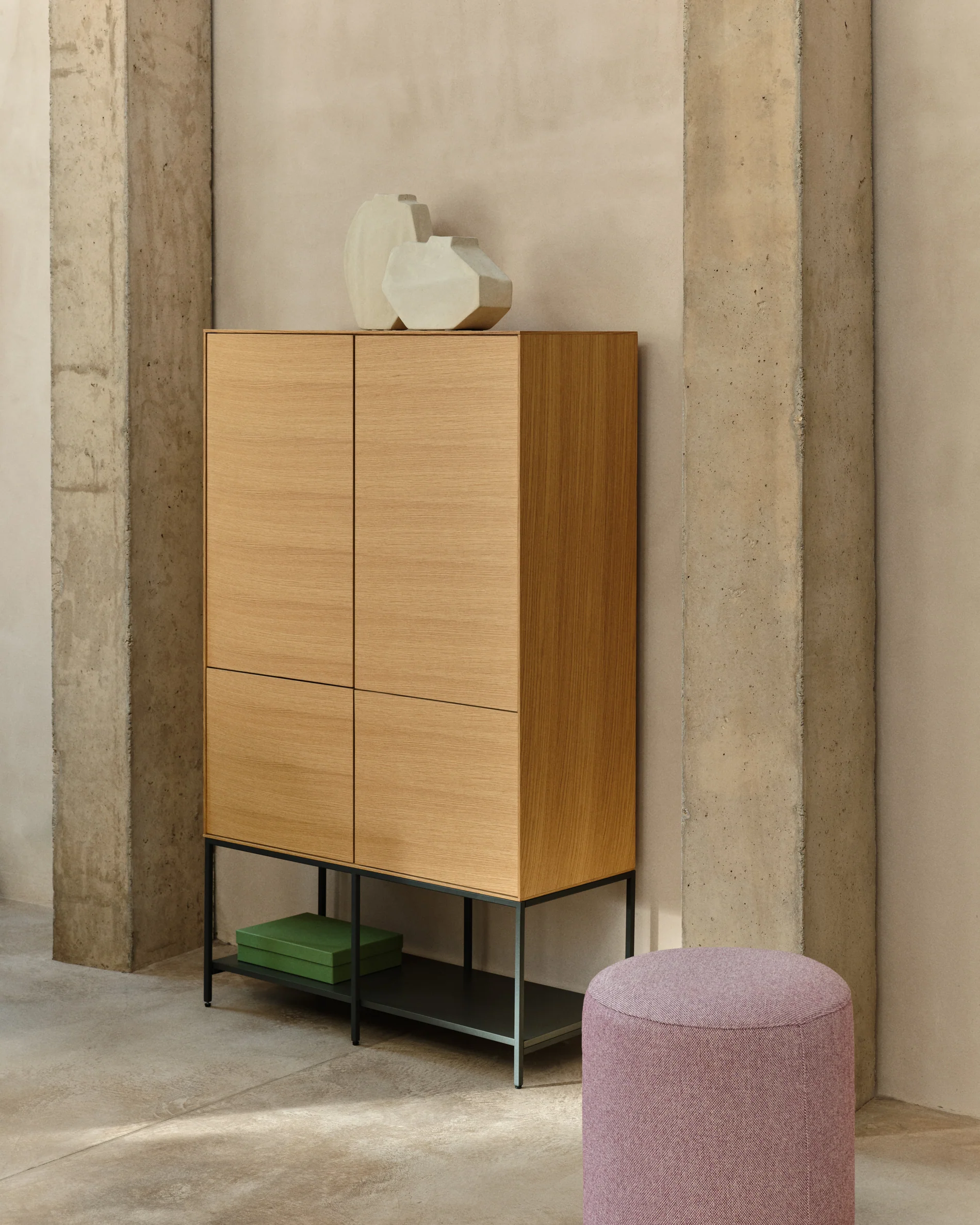 Vedrana Highboard 4 Türen aus Eichenfurnier und Stahlbeine in Schwarz 97,5 x 160 cm - Image 2