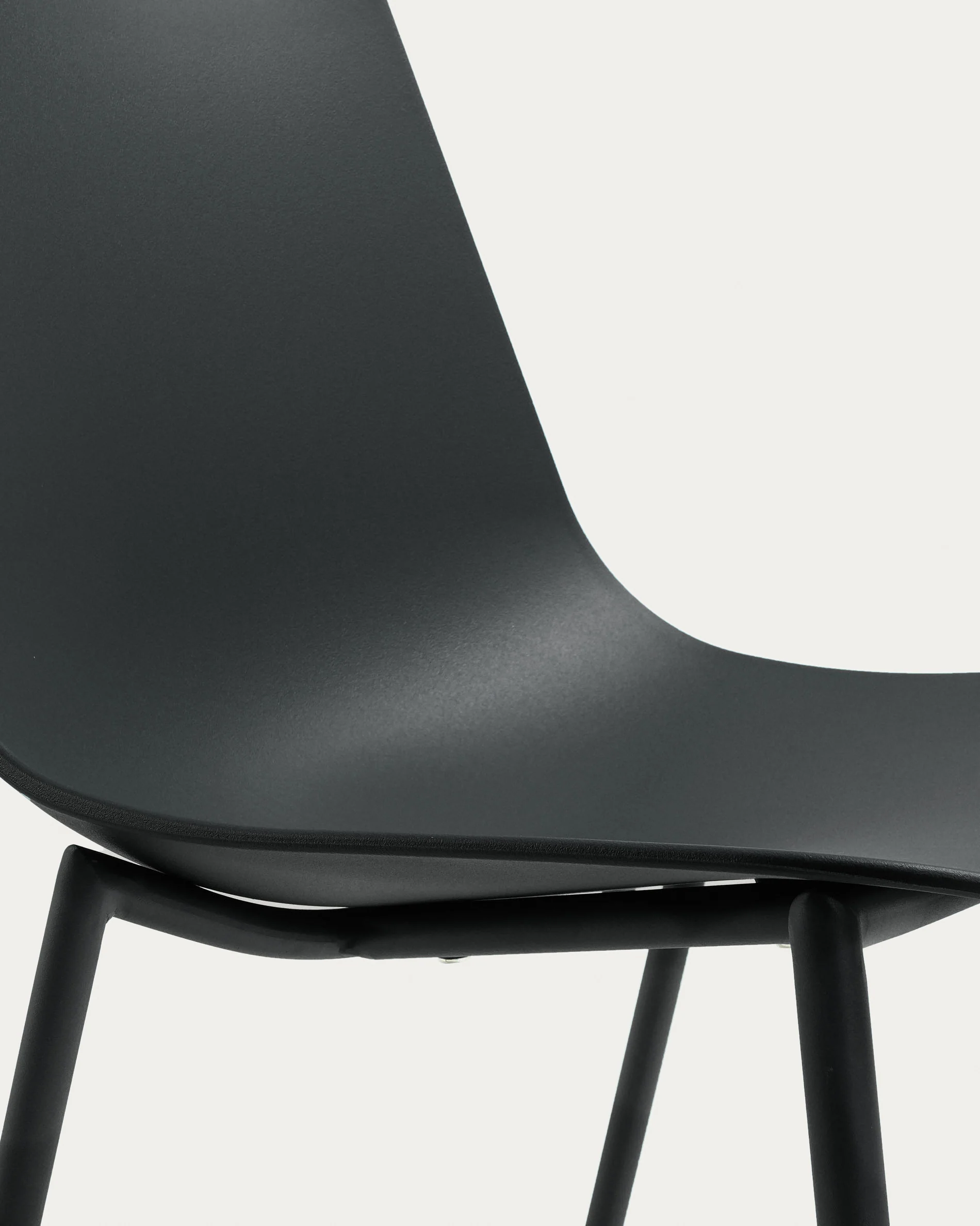 Whatts Stuhl mit Stahlbeinen in Schwarz - Image 4