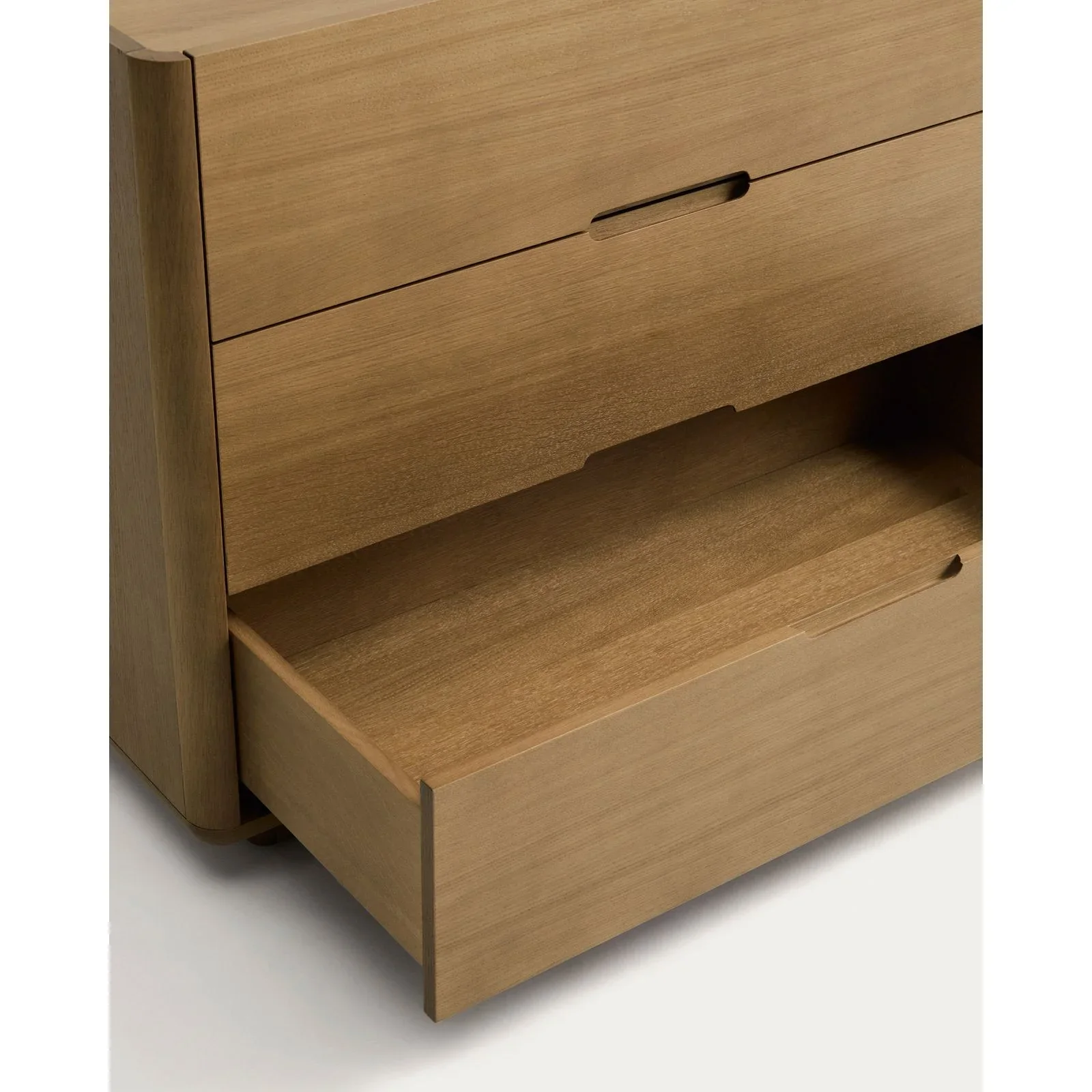 Kommode Arelida aus Furnier und massivem Eichenholz mit hellbraunem Finish 100 x 80 cm FSC Mix Credit - Image 5