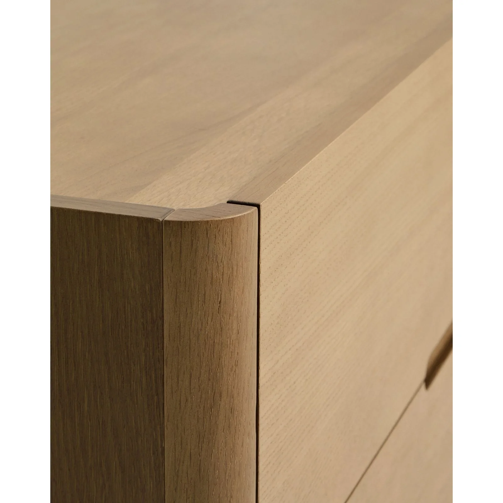 Kommode Arelida aus Furnier und massivem Eichenholz mit hellbraunem Finish 100 x 80 cm FSC Mix Credit - Image 8