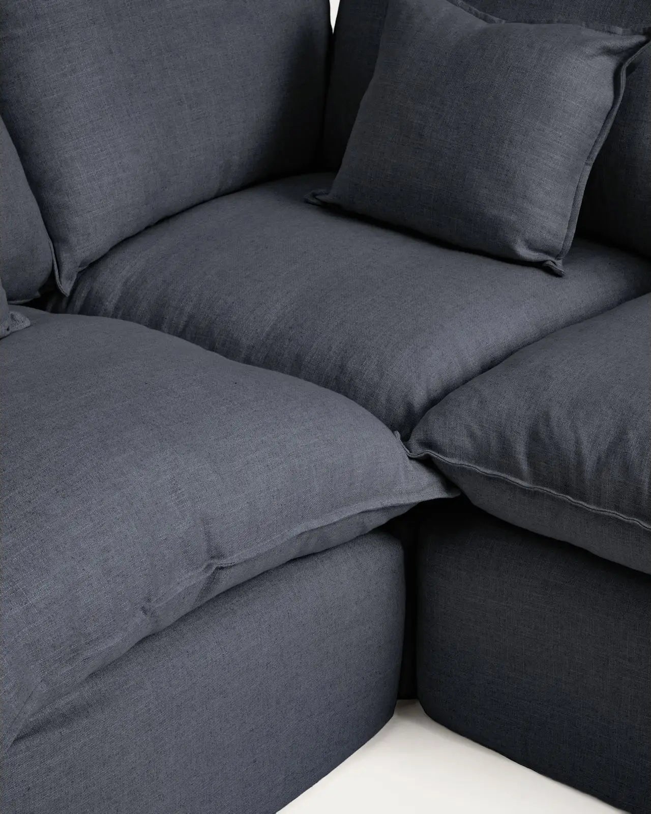 Modulares 4-Sitzer-Ecksofa Anarela, Rechte Seite, mit abnehmbarem Bezug aus Leinen und Viskose, 307 x 287 cm, FSC Mix Credit - Image 13