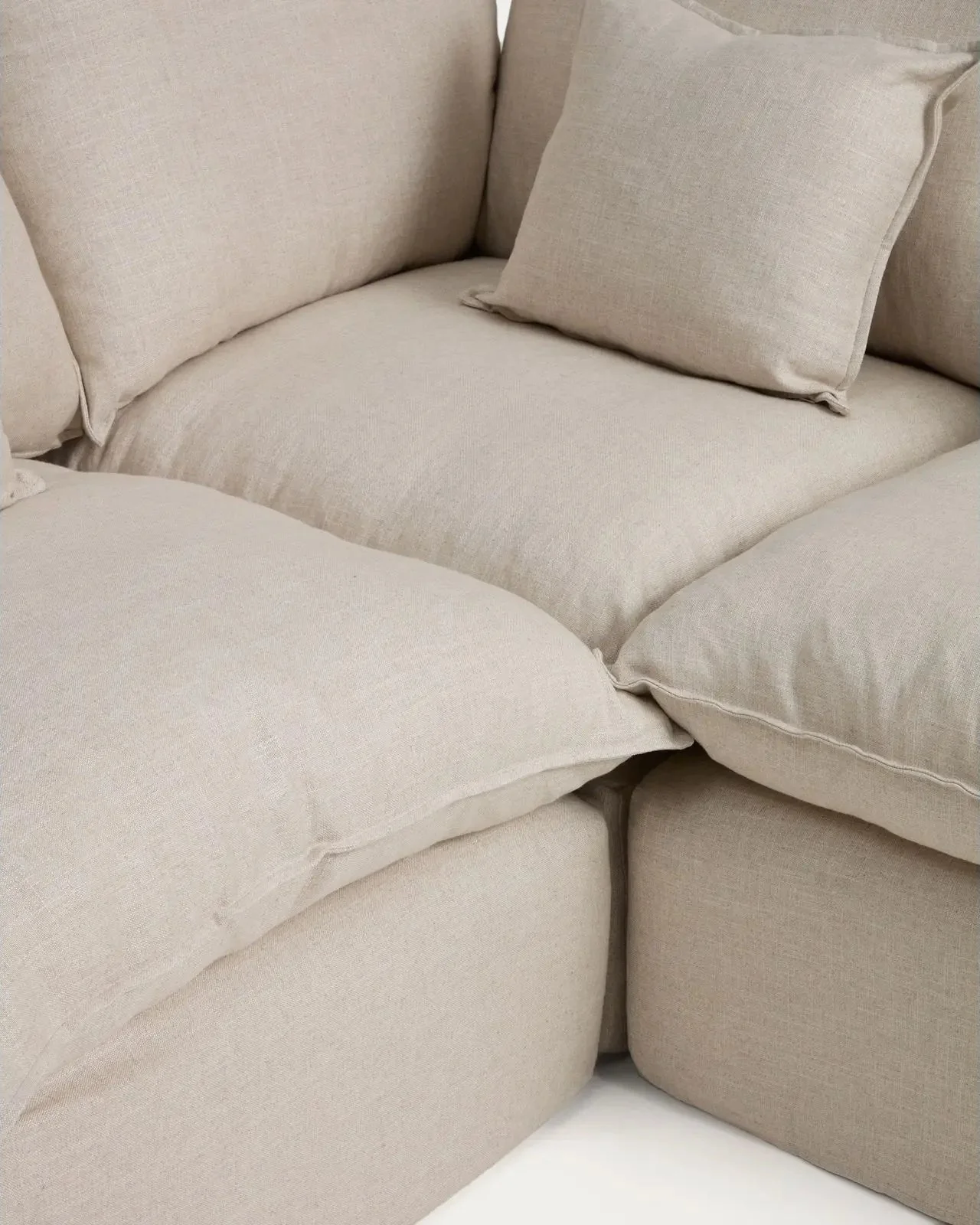 Modulares 4-Sitzer-Ecksofa Anarela, Rechte Seite, mit abnehmbarem Bezug aus Leinen und Viskose, 307 x 287 cm, FSC Mix Credit - Image 3