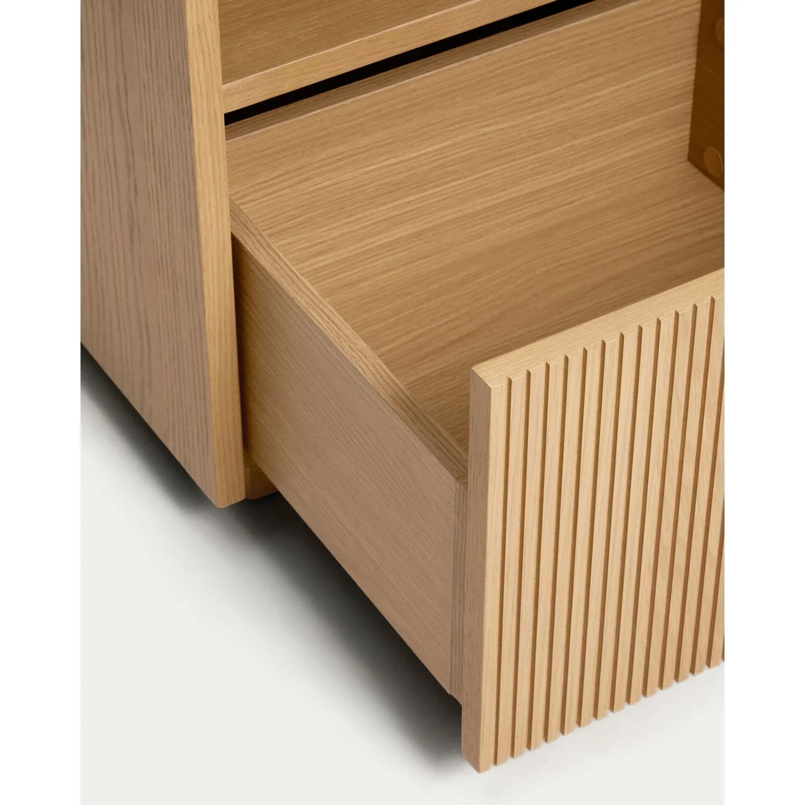 Nachttisch Helvine aus Eichenfurnier mit einer Schublade, 45 x 52 cm, FSC 100 % - Image 7