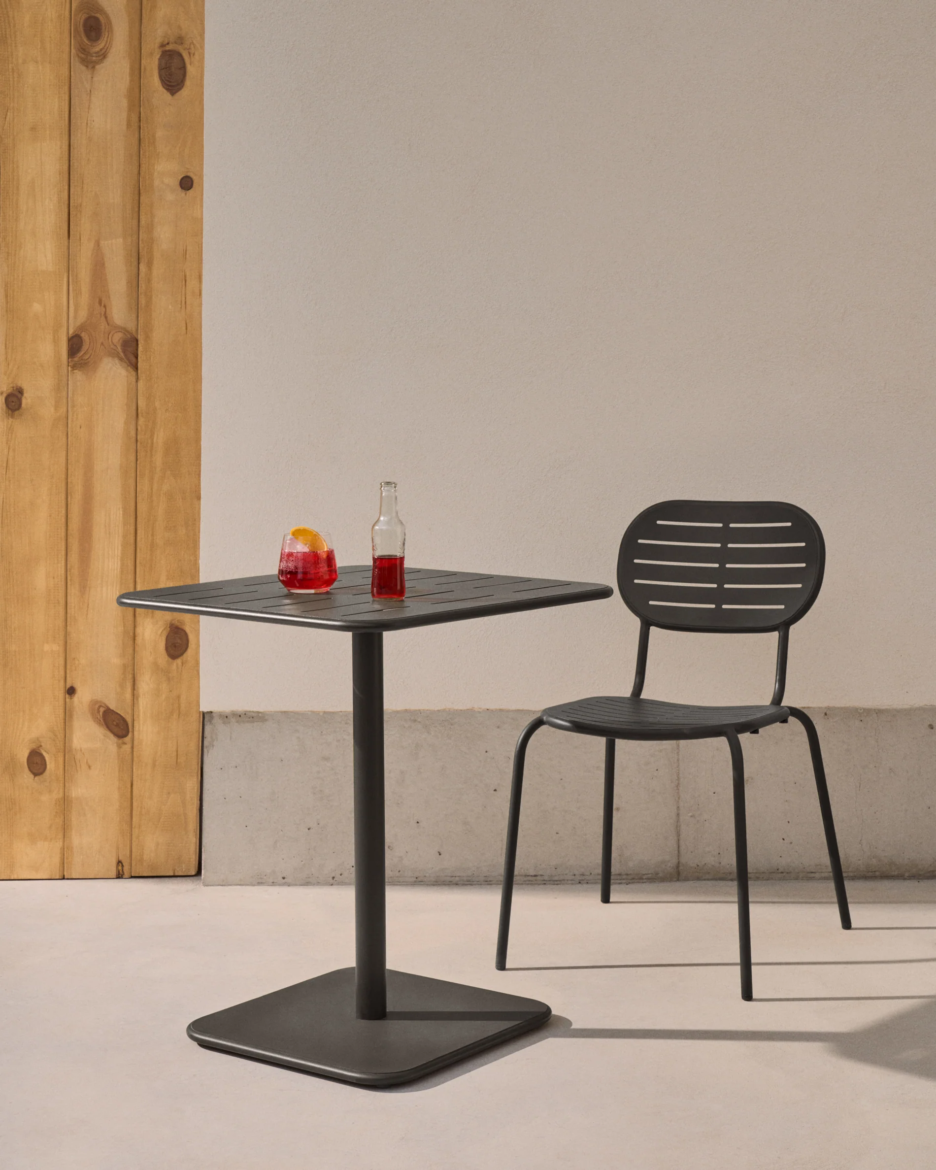 Outdoor-Tisch Brai aus dunkelgrau verzinktem Stahl 70 x 70 cm - Image 2