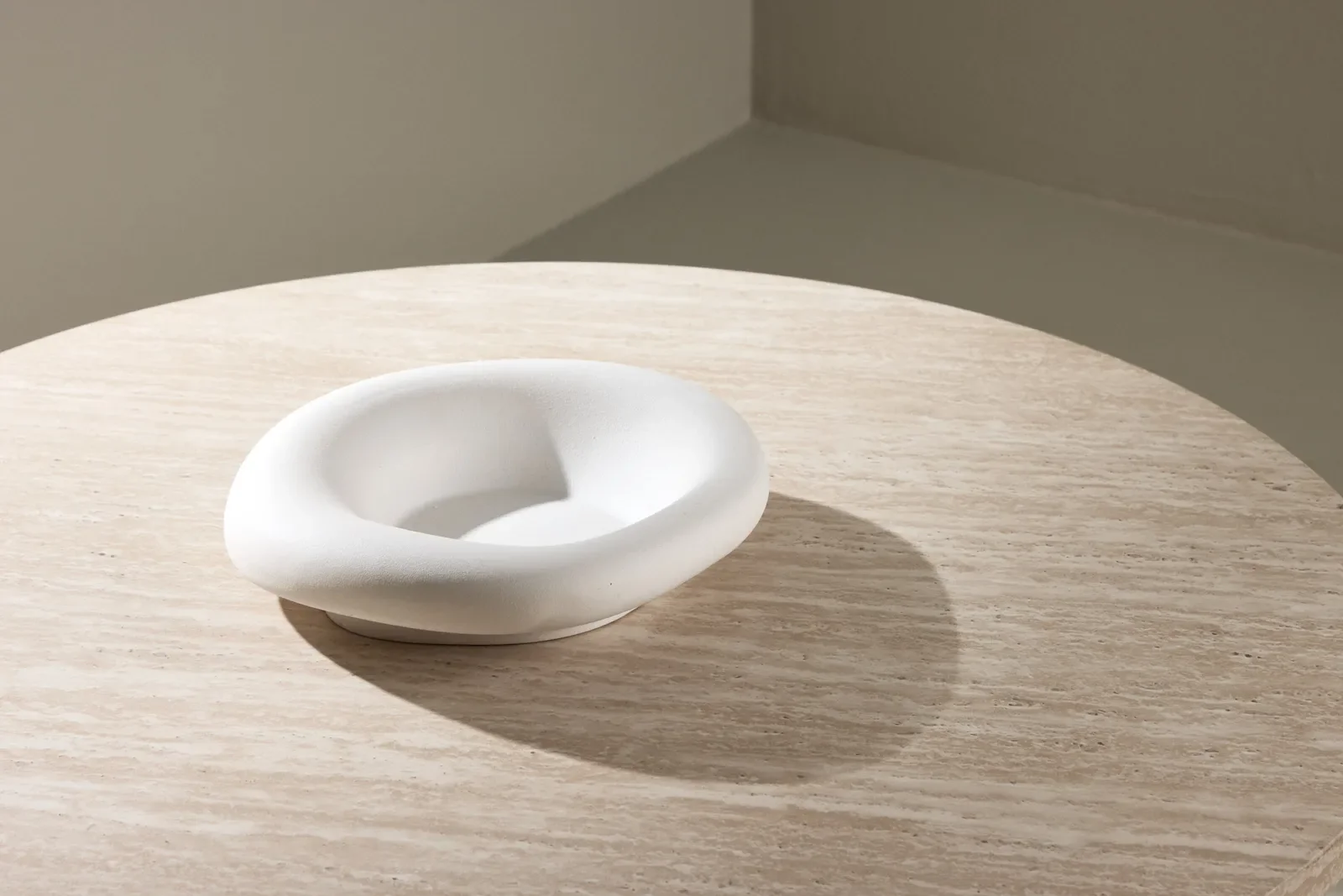 Runder Couchtisch Härön in beige mit Travertinlook ⌀80 - Image 4