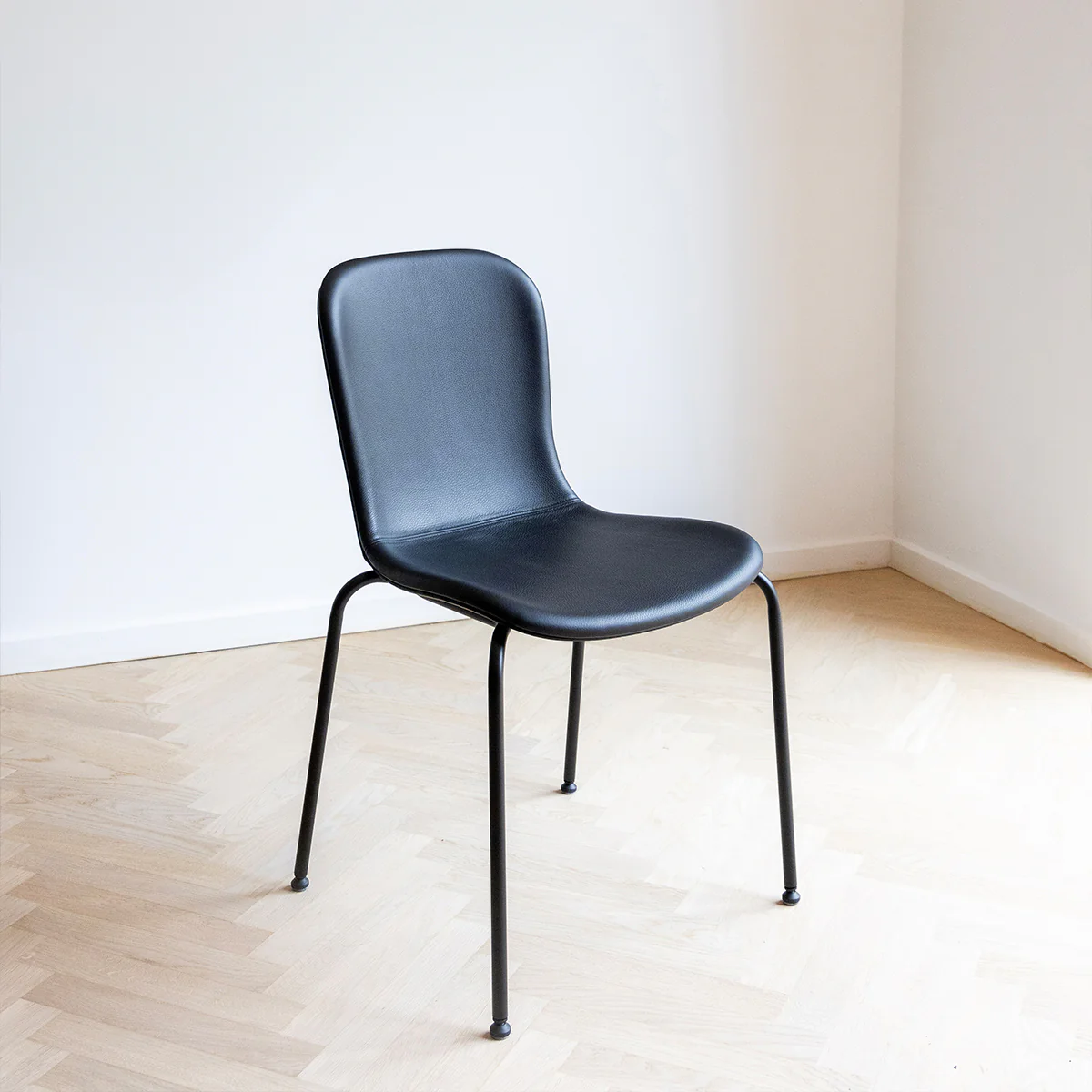 Essstuhl no. One S1 - Terra Black - Image 3