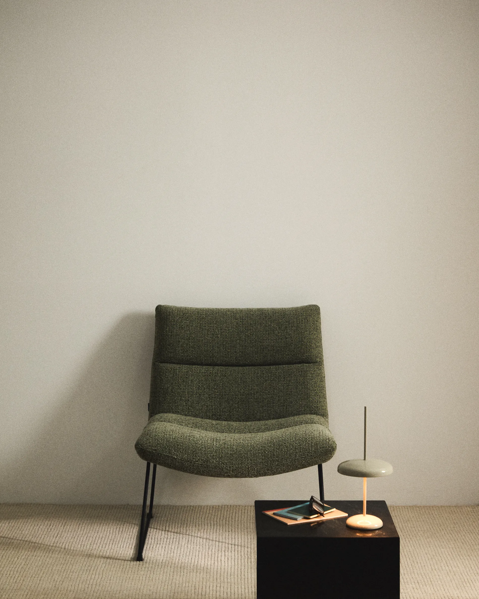 Sessel Asen in Chenille mit schwarzen Stahlbeinen FSC 100% - Image 12