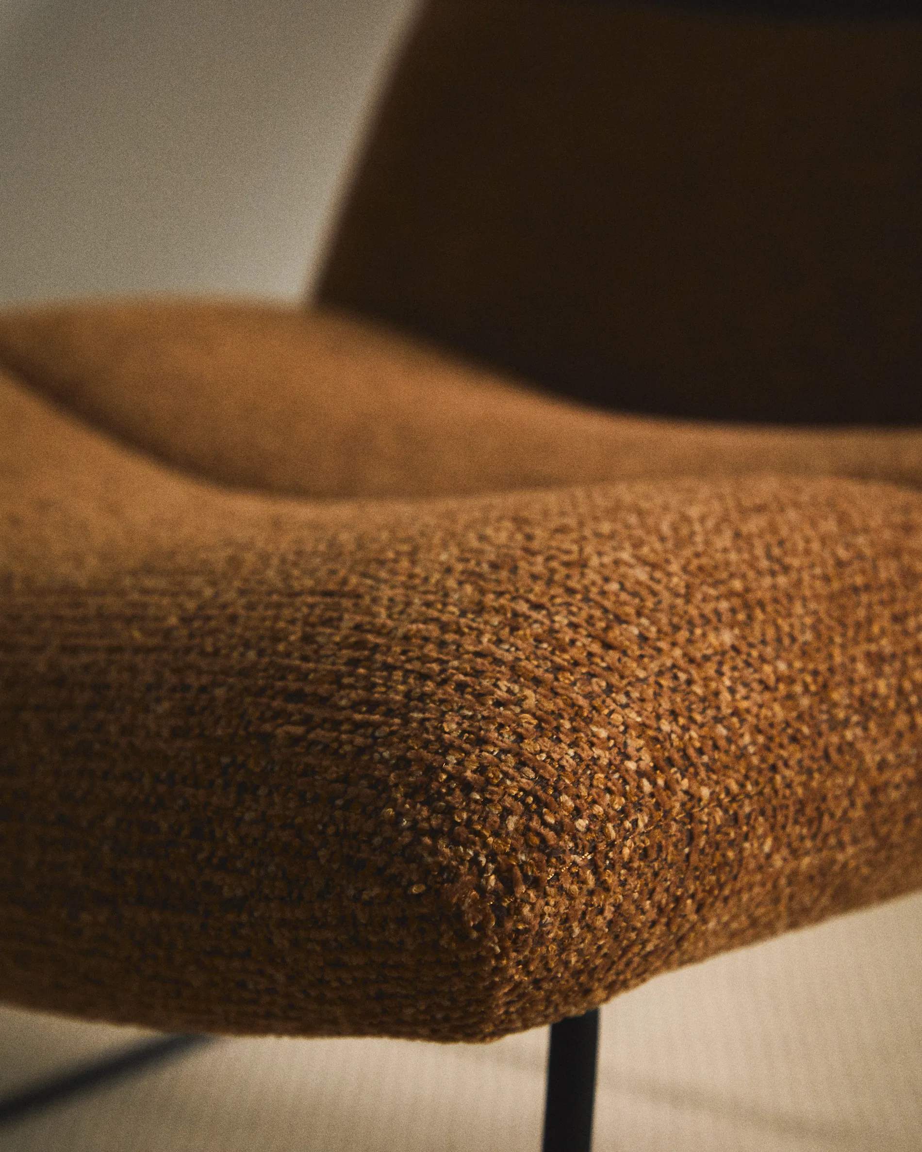 Sessel Asen in Chenille mit schwarzen Stahlbeinen FSC 100% - Image 22
