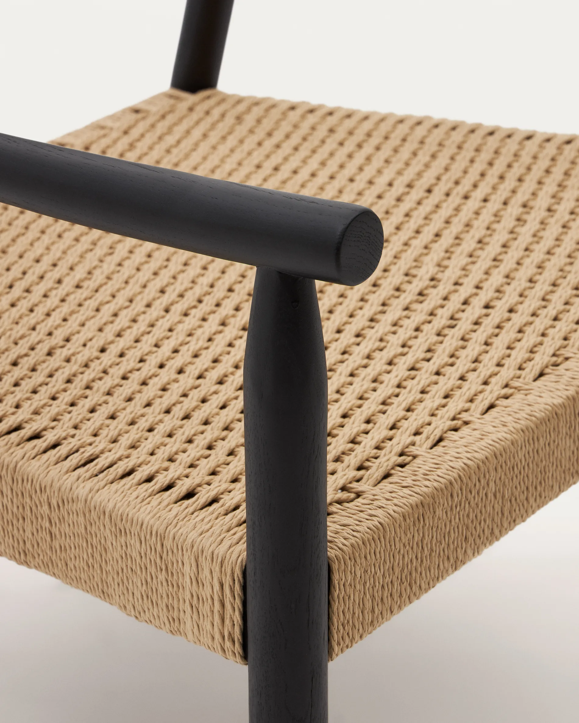Sessel Yalia massives Eichenholz mit Nussholz-Finish und Sitz aus Papierseil FSC 100% - Image 10