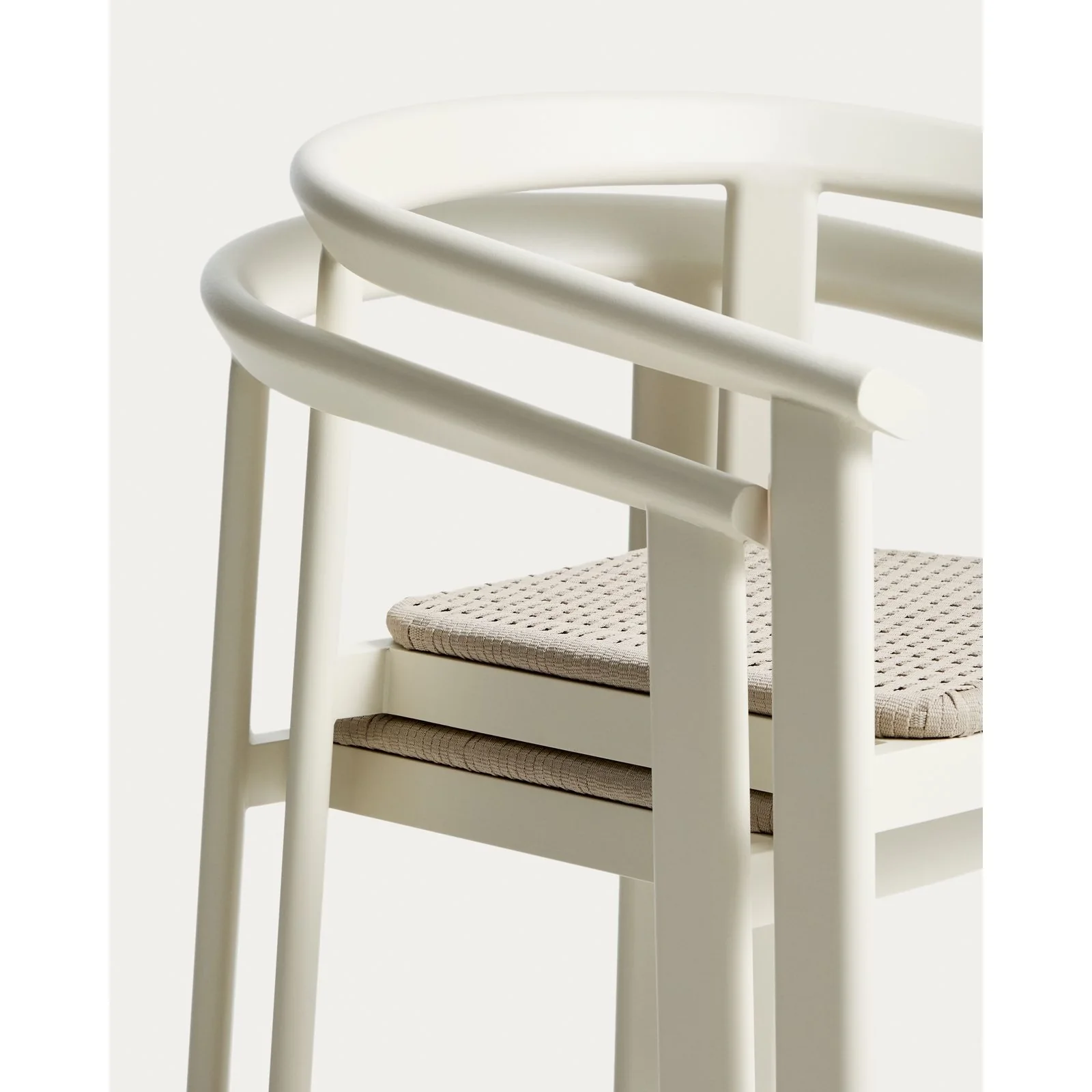 Set Erice mit 6 Stapelstühlen aus Aluminium und Seil und einem Tisch aus Aluminium und gehärtetem Glas in Ecru, 230 x 100 cm - Image 4