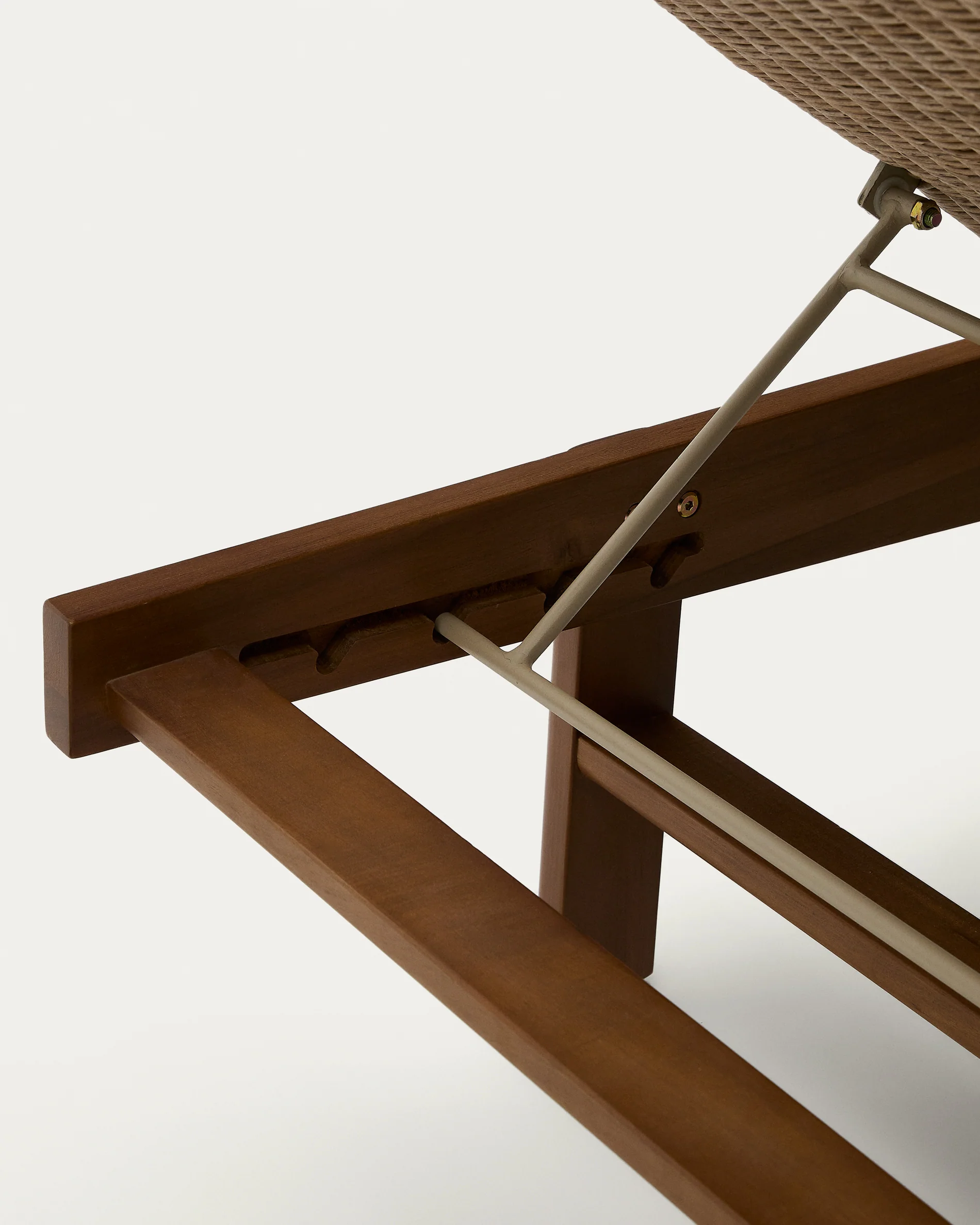 Sonnenliege Itani aus massivem Teakholz und synthetischem Rattan FSC 100% - Image 8