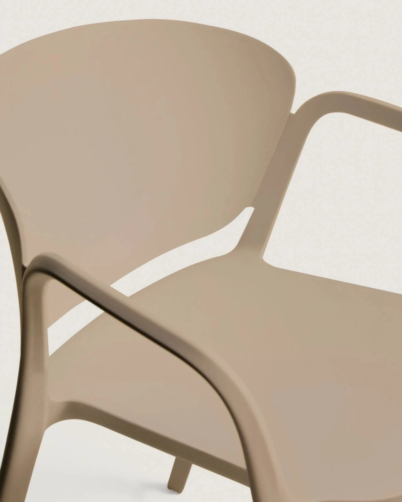 Stapelbarer Outdoor-Stuhl Ania in Beige - Image 3