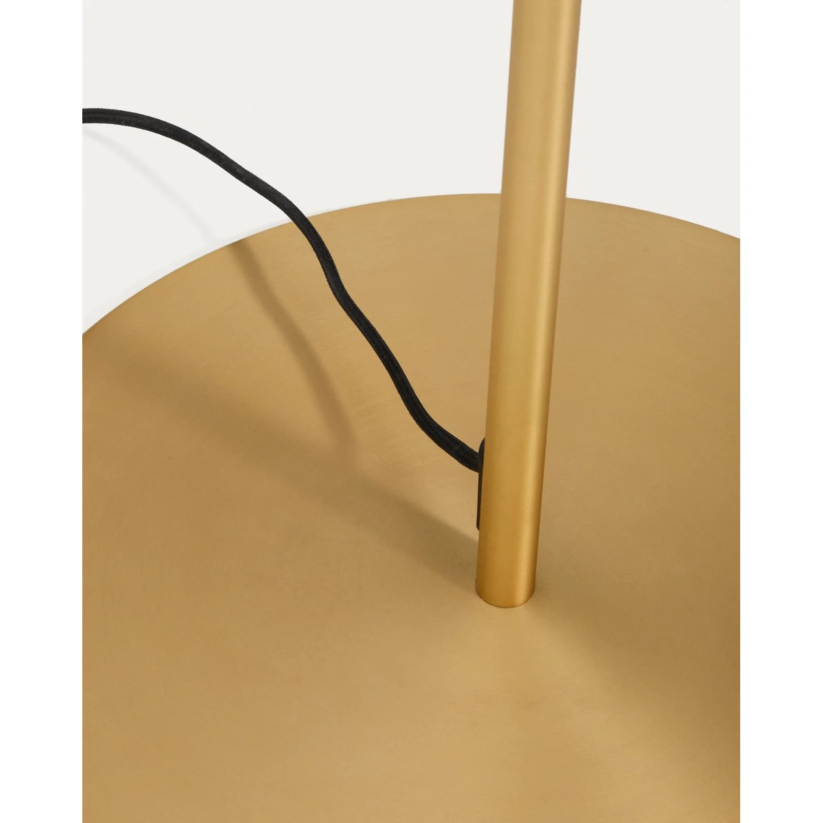 Stehlampe Brisia aus Metall mit gebürstetem Messing-Finish und einer mattierten Glaskugel Ø 30 cm - Image 6