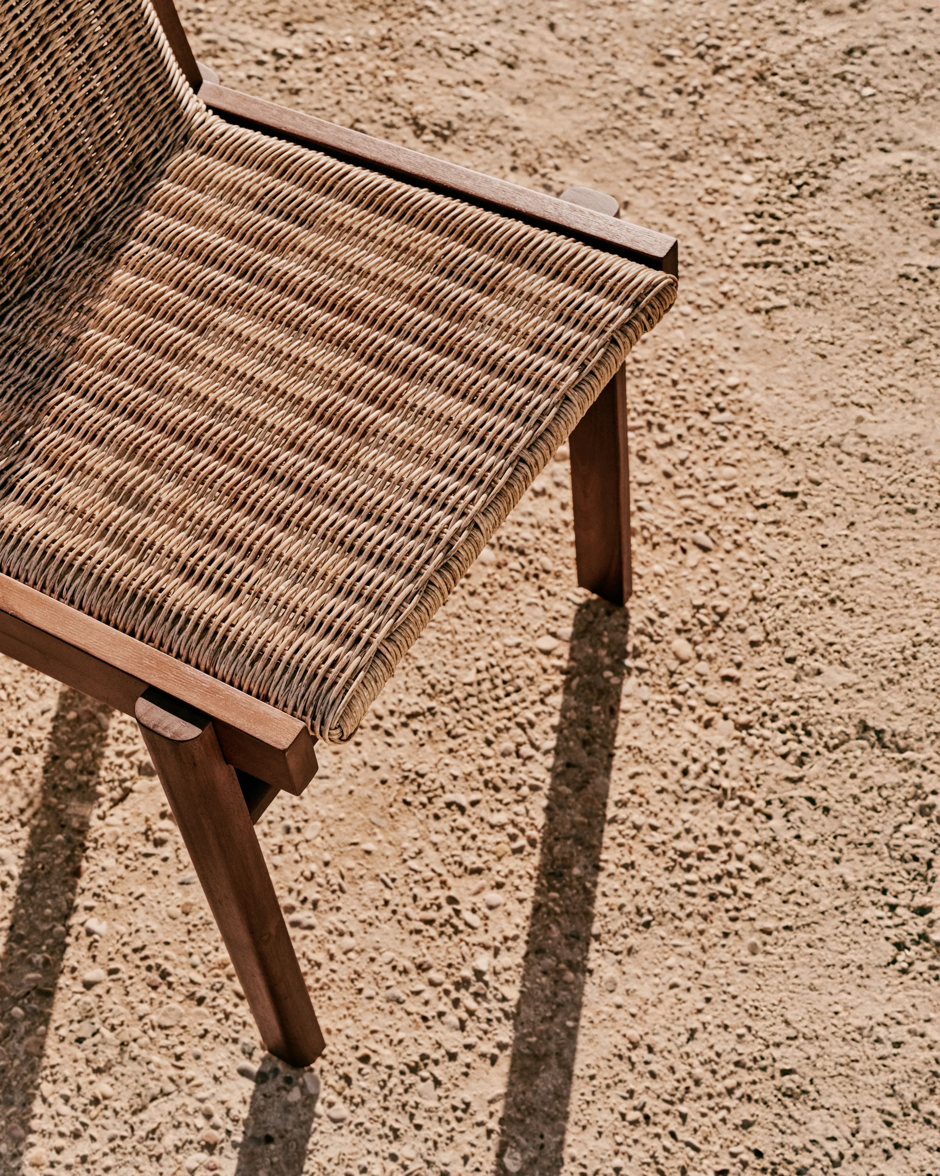 Stuhl Itani aus massivem Teakholz und synthetischem Rattan FSC 100% - Image 4