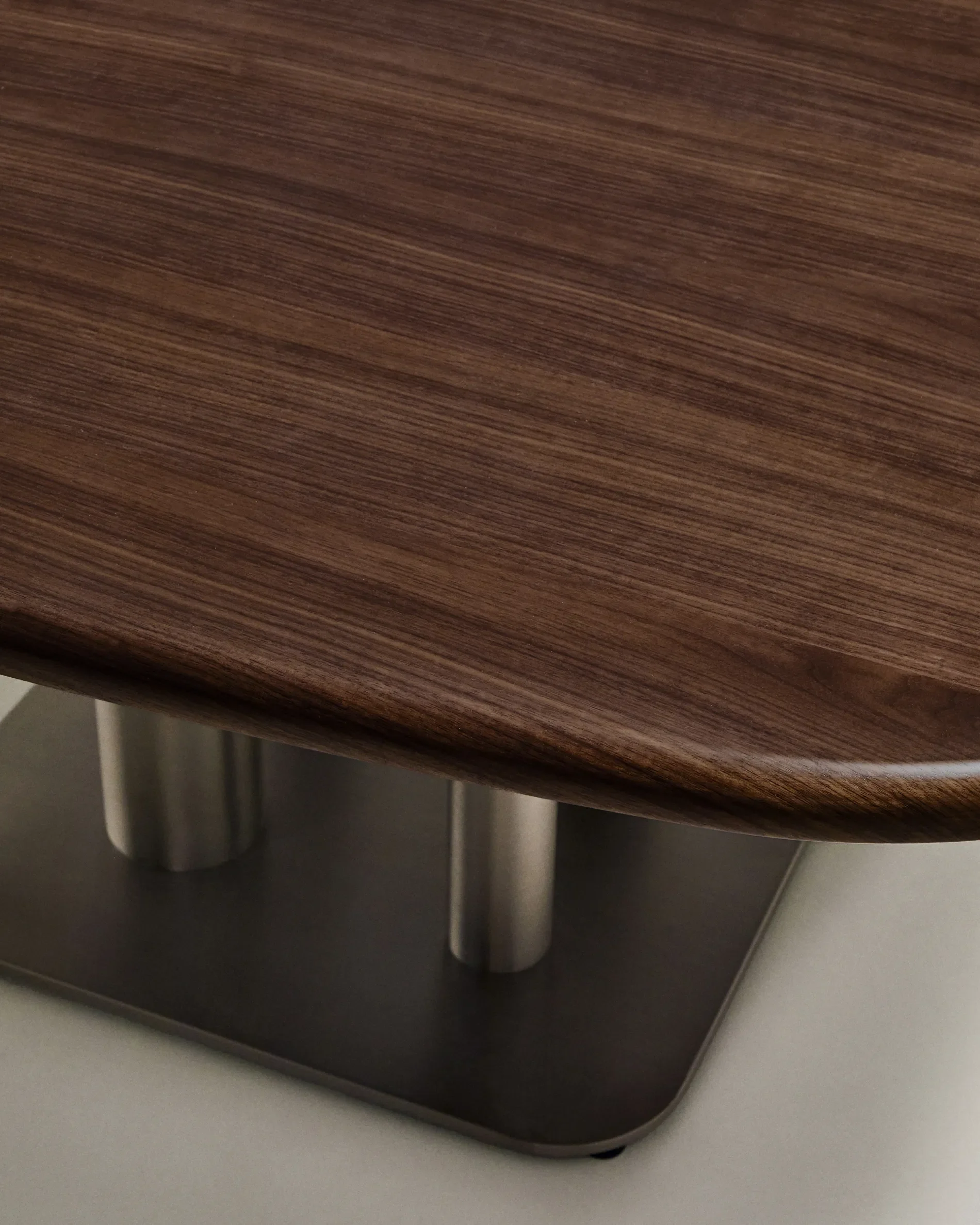 Tisch Melvar aus Nussbaumfurnier FSC 100 % und Beine mit gebürsteter Edelstahlbasis 121 x 121 cm - Image 7