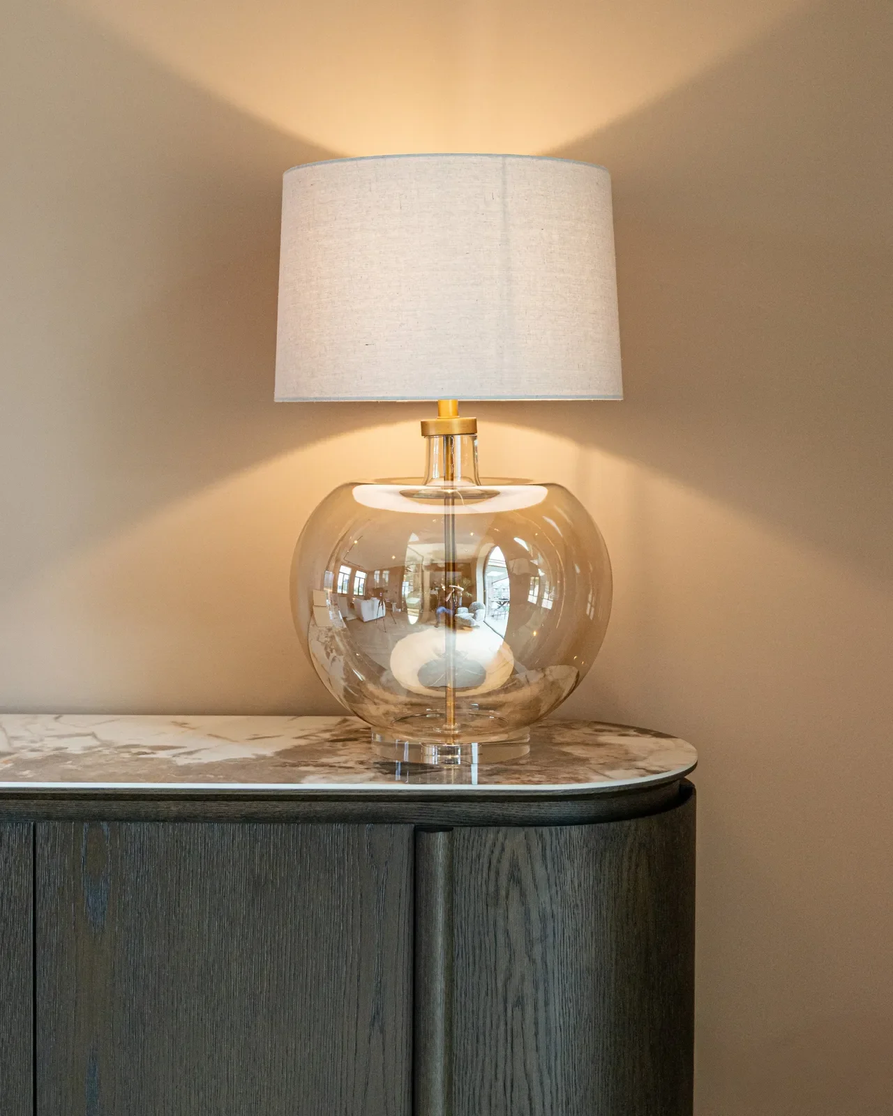 Tischlampe Jazzy in beige aus Eisen und Glas, 51x51x73 cm - Image 2