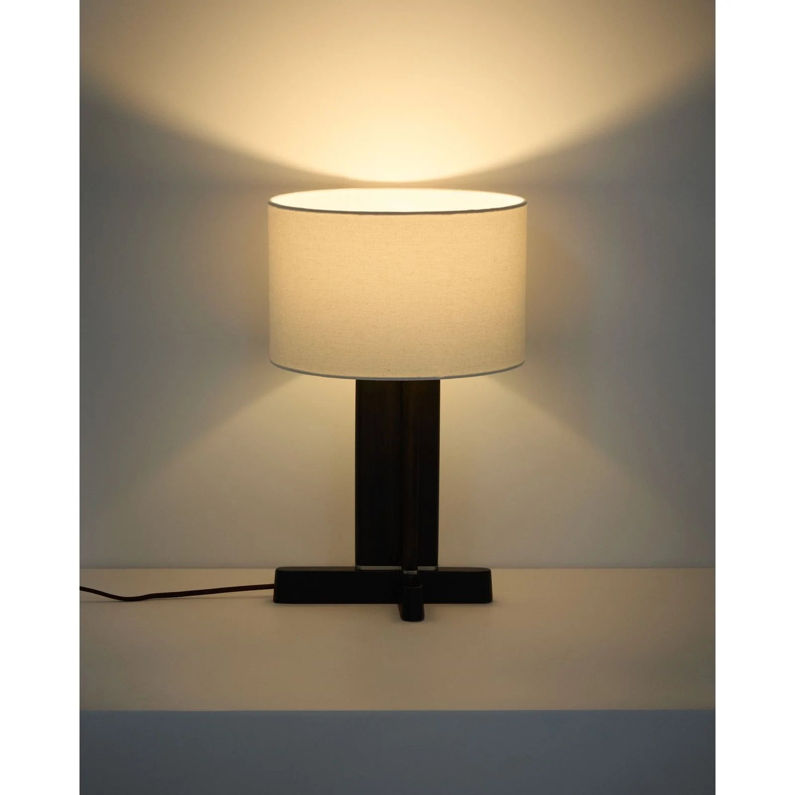 Tischleuchte Niani aus Kautschukholz mit Finish und elfenbeinfarbenem Baumwollschirm Ø 30 cm - Image 2