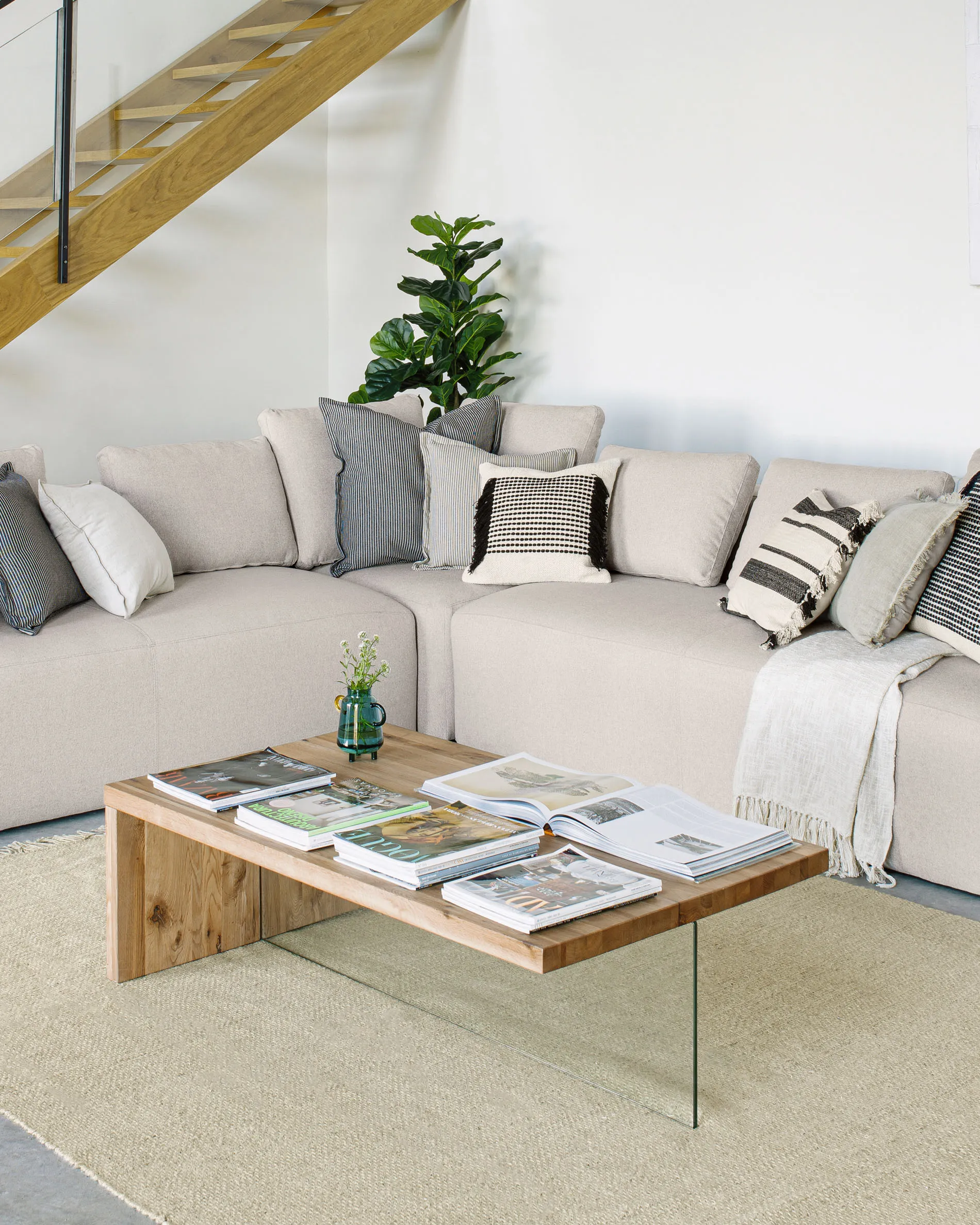 Tulsi Couchtisch aus massiver Eiche und Glas 120 x 70 cm - Image 2