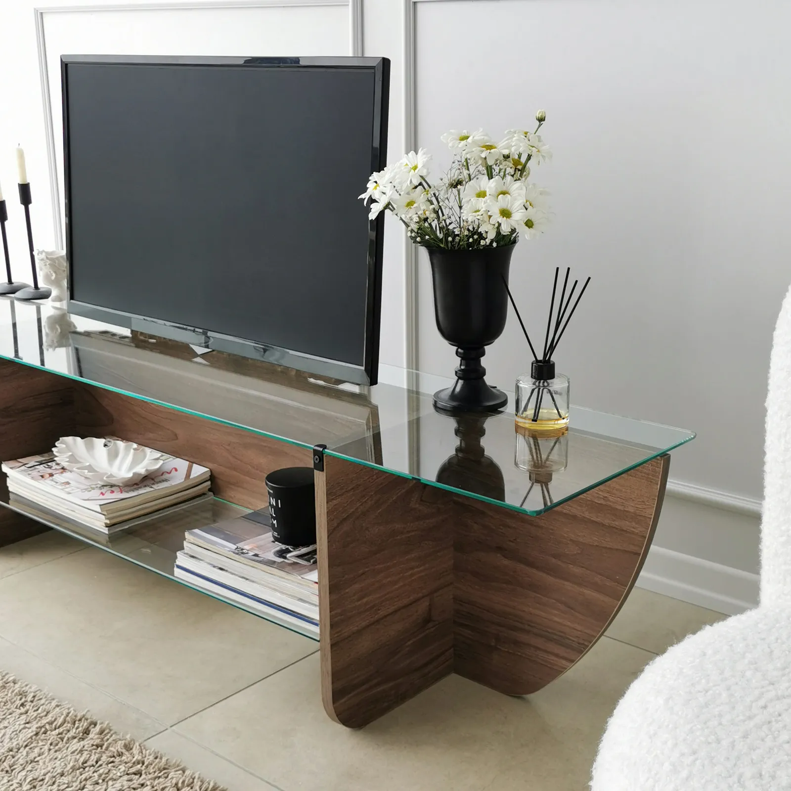 TV-Schrank Lily aus melaminharzbeschichteten Holz und gehärtetem Glas, 158×35×40 cm - Image 14
