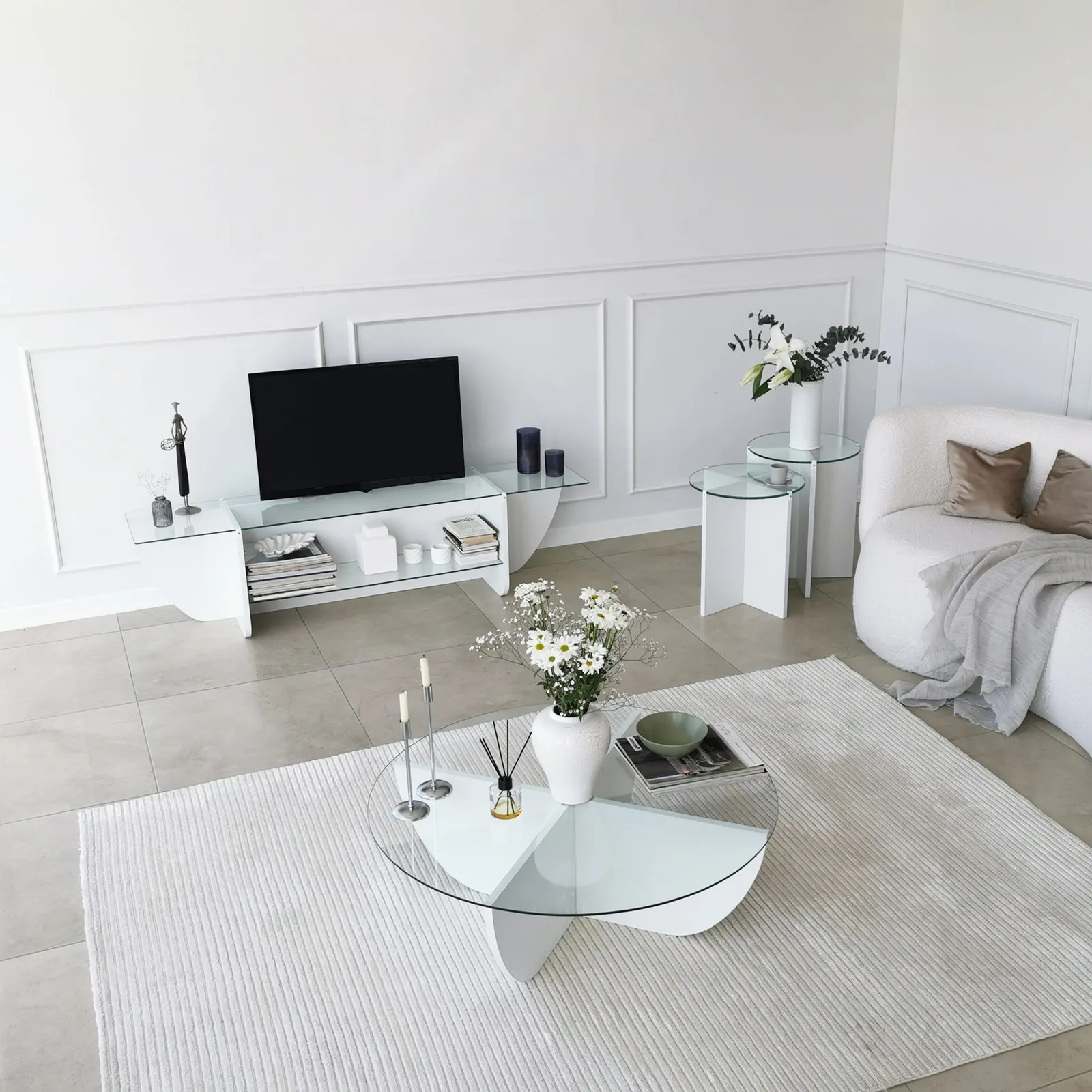 TV-Schrank Lily aus melaminharzbeschichteten Holz und gehärtetem Glas, 158×35×40 cm - Image 5