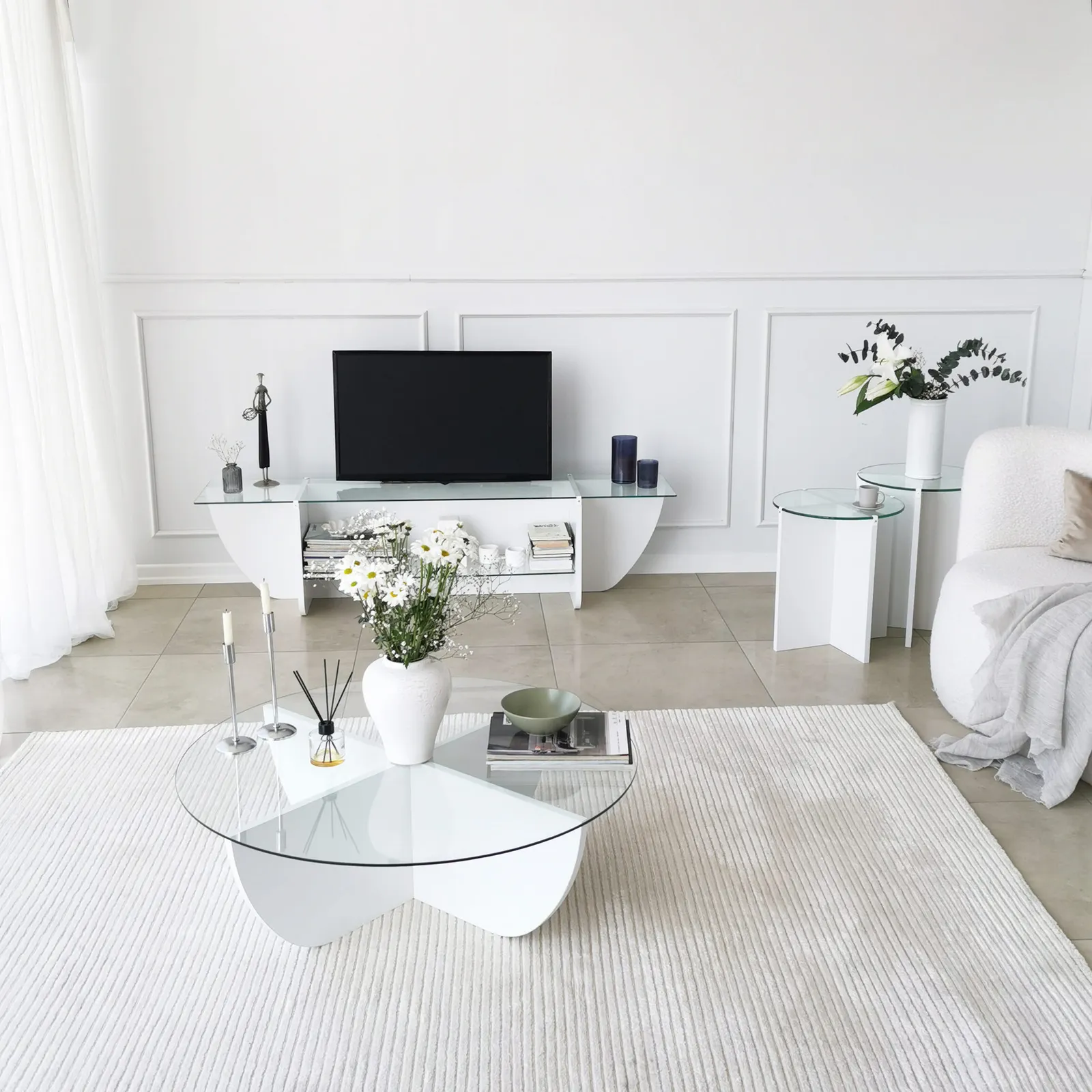 TV-Schrank Lily aus melaminharzbeschichteten Holz und gehärtetem Glas, 158×35×40 cm - Image 6