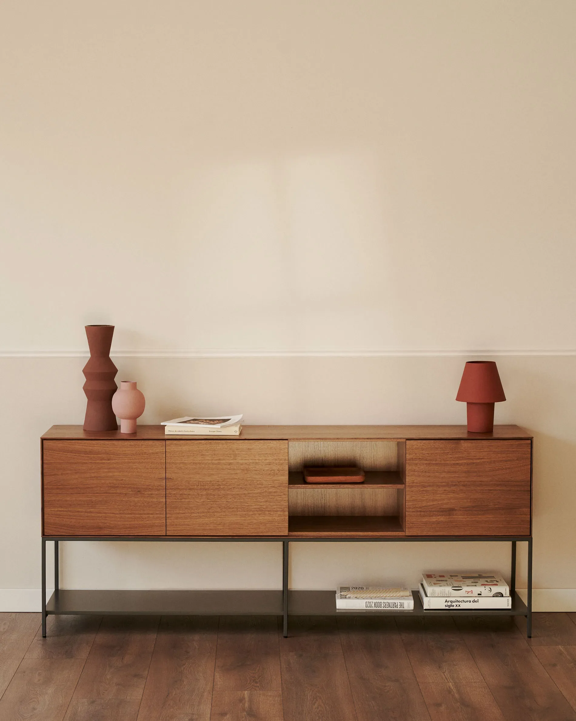 Vedrana Sideboard 3 Türen aus Nussholzfurnier und Stahlbeine in Schwarz 195 x 80 cm - Image 2