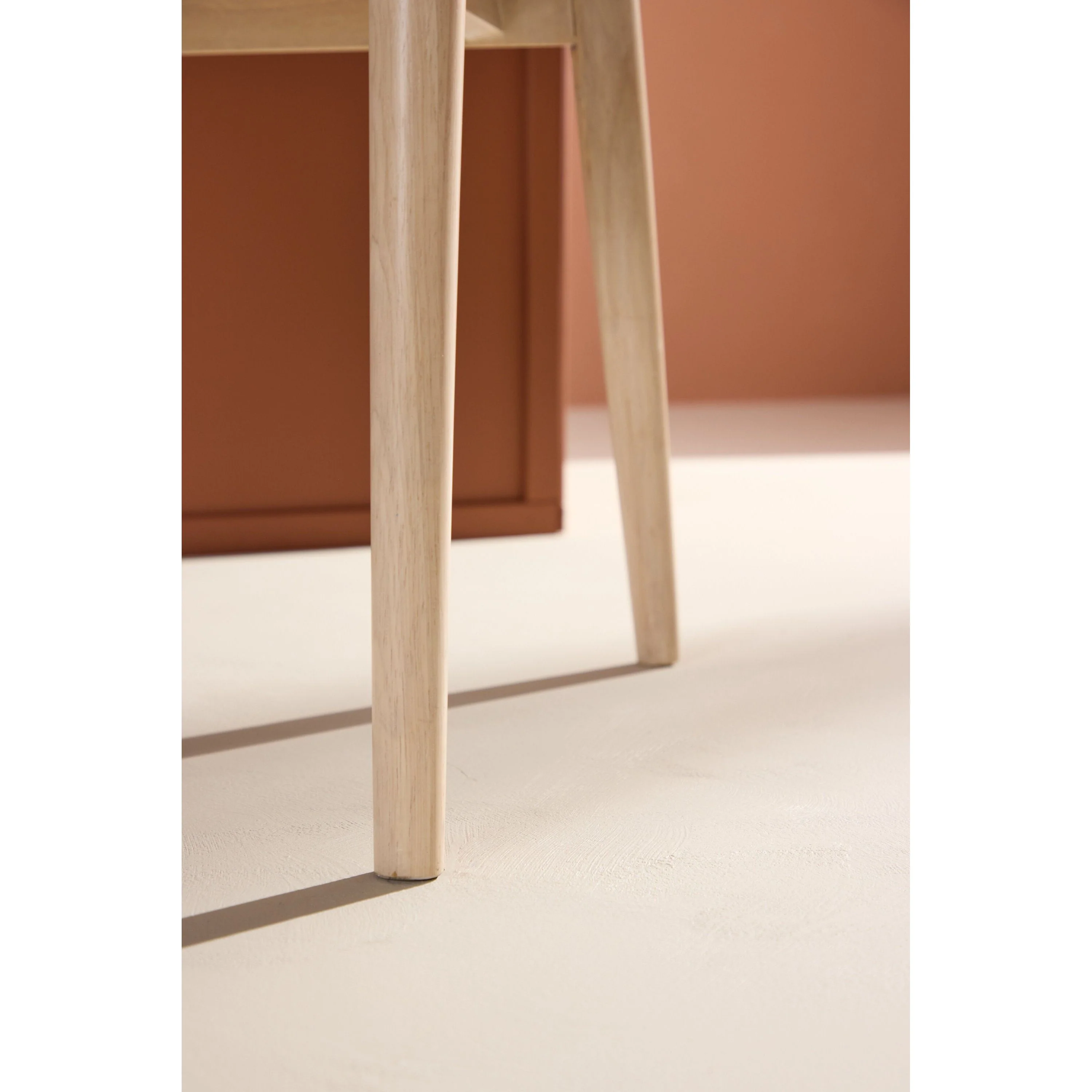 Flora Esszimmerstuhl 2er-Pack - Whitewash Beine / Beige Stoff - Image 5